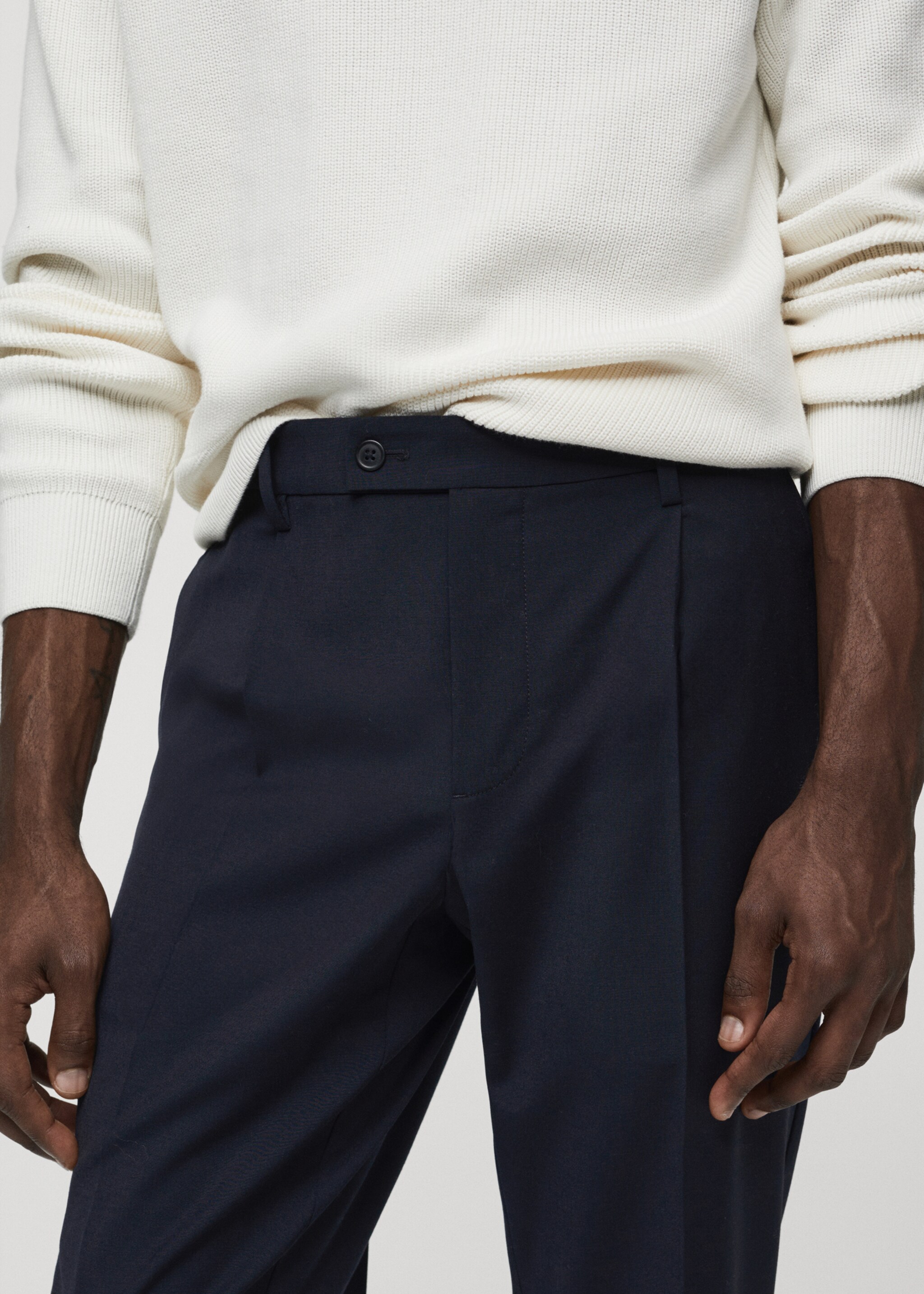 Cold wool trousers with pleat detail - Details of the article 1