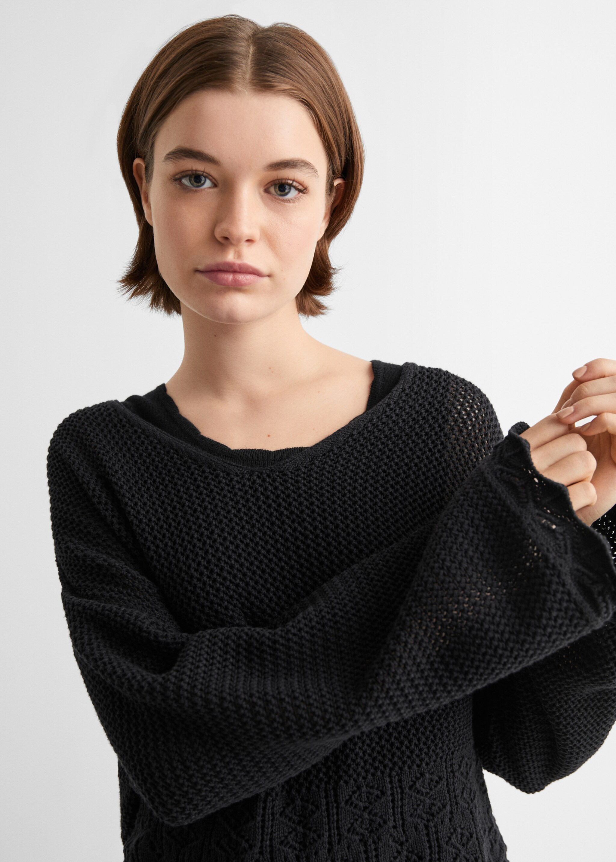 V-neck openwork knitted sweater - Details of the article 1, Black. Ref: 67075146-00.