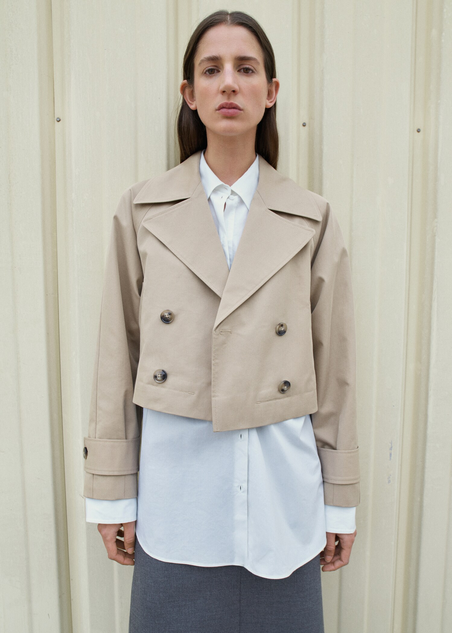 Cropped trench coat with lapels - Details of the article 7