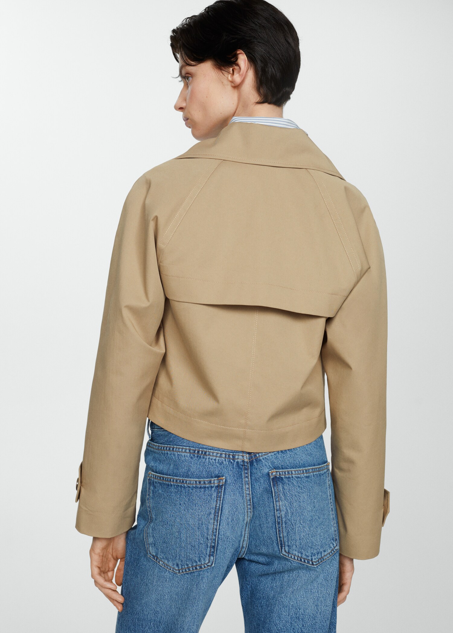 Cropped trench coat with lapels - Reverse of the article