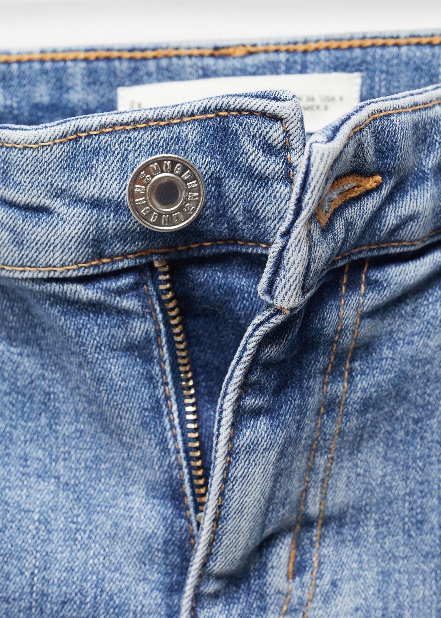 Capri-Jeans mit Ziernähten - Detail des Artikels 8