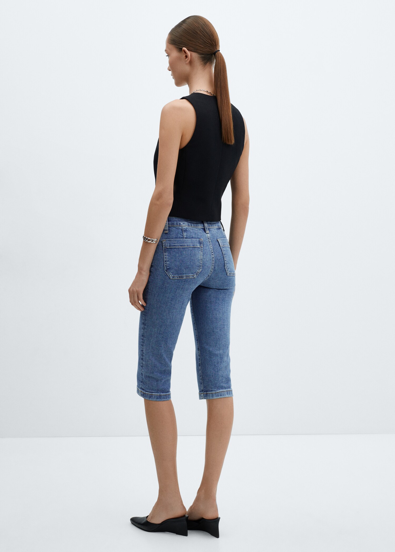 Capri-Jeans mit Ziernähten - Rückseite des Artikels