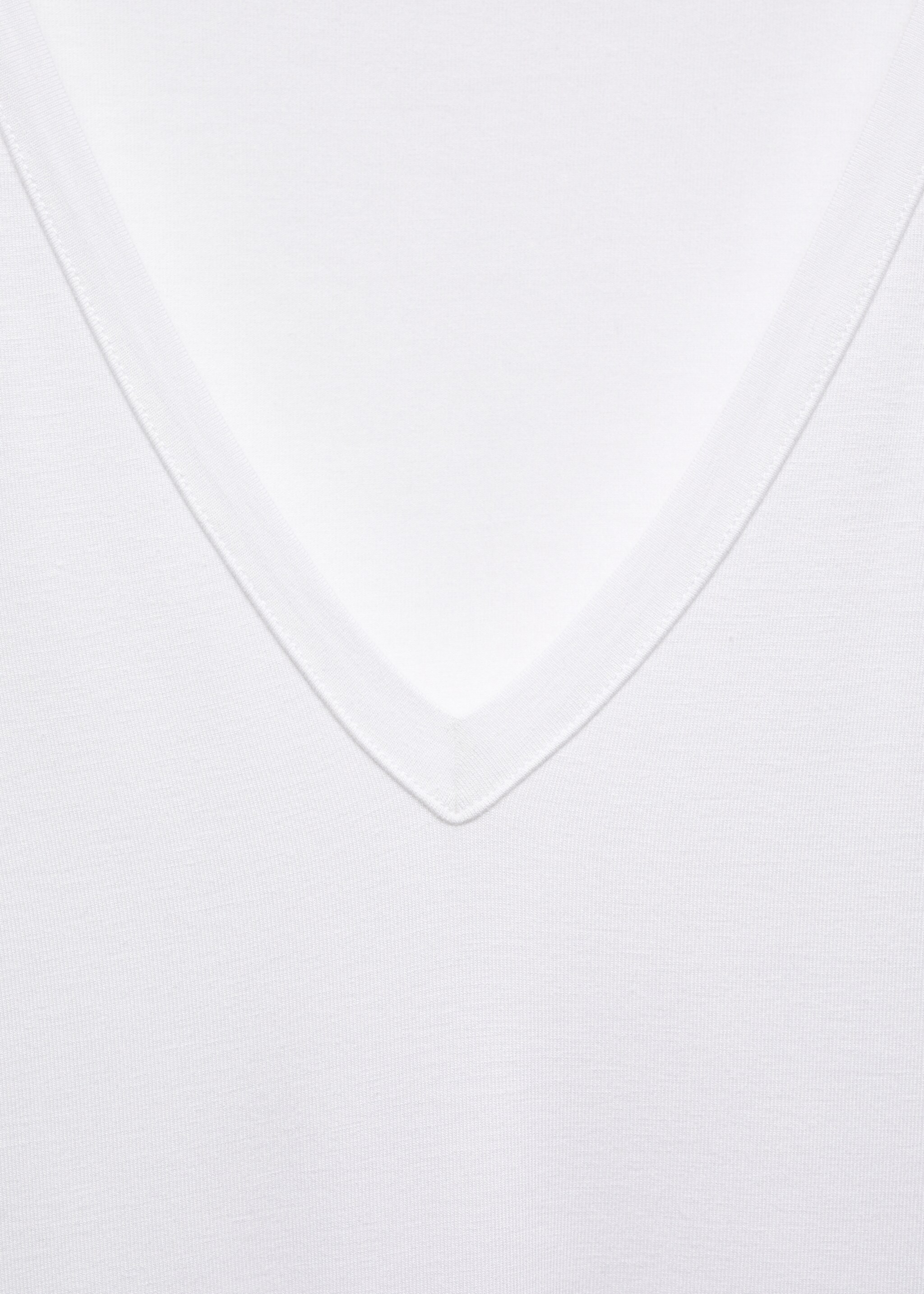 T-Shirt mit V-Ausschnitt - Detail des Artikels 8