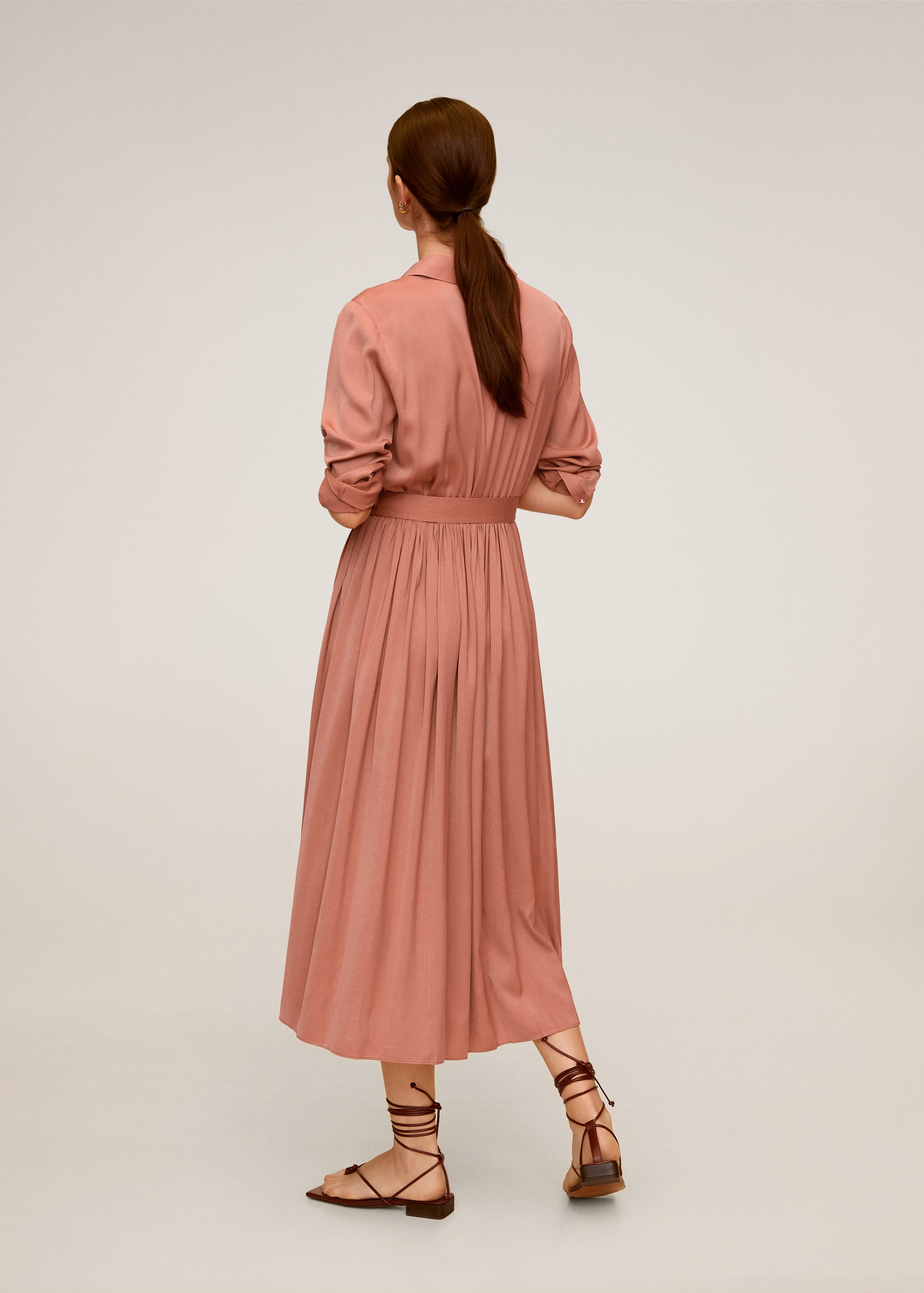 Vestido camisero satinado - Reverso del artículo