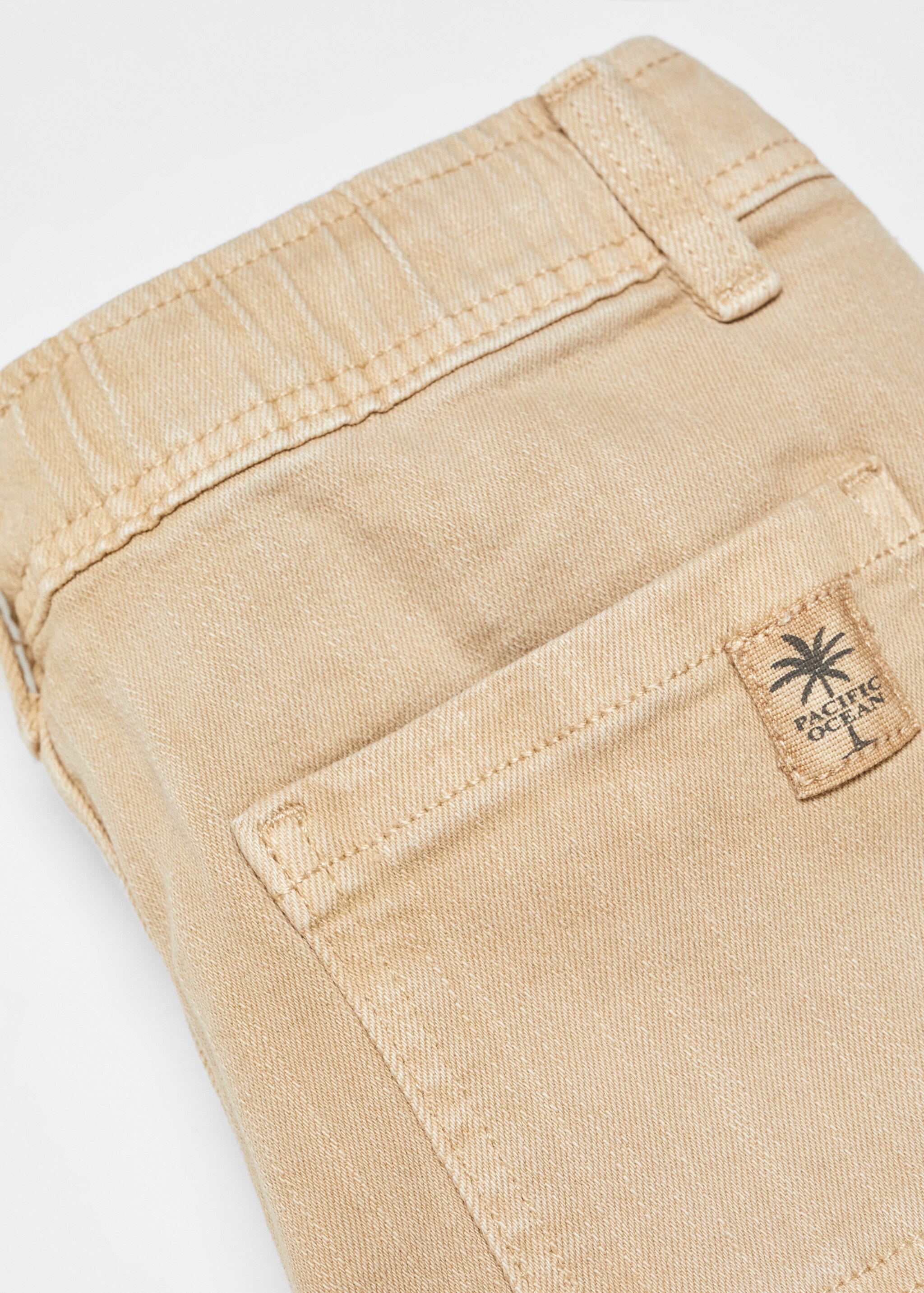 Cargo pockets Bermuda shorts - Details of the article 8, Beige. Ref: 67075992-00.