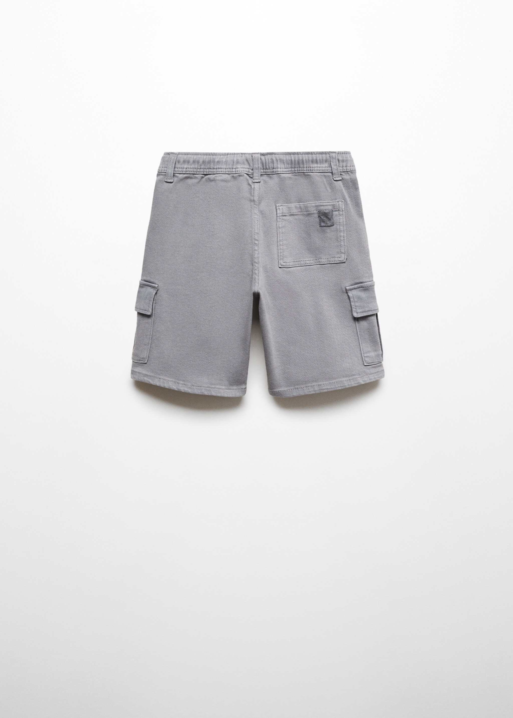 Bermudas bolsillos cargo - Reverso del artículo