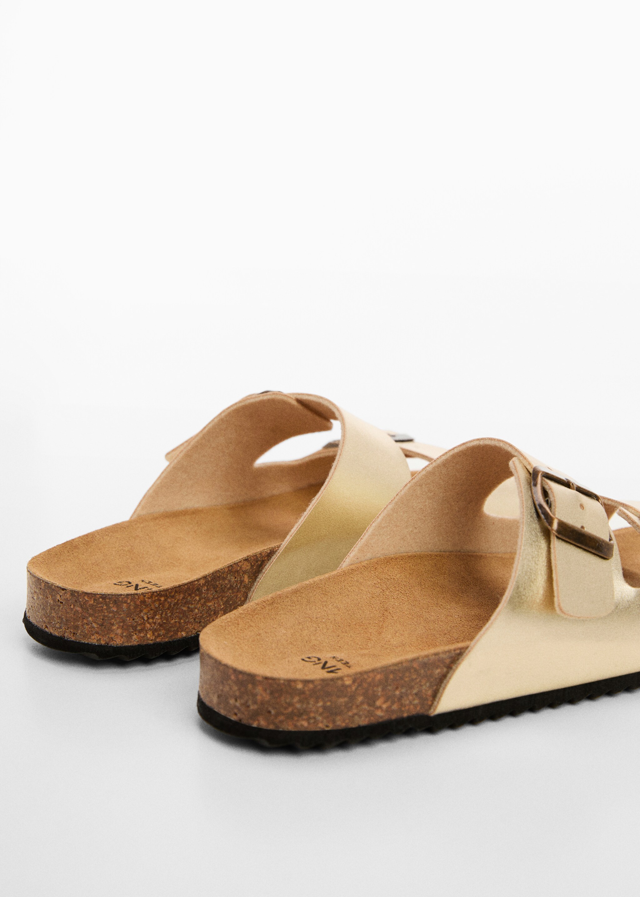 Sandale mit metallisierten Schnallen - Detail des Artikels 1, Gold. Ref: 67076009-00.