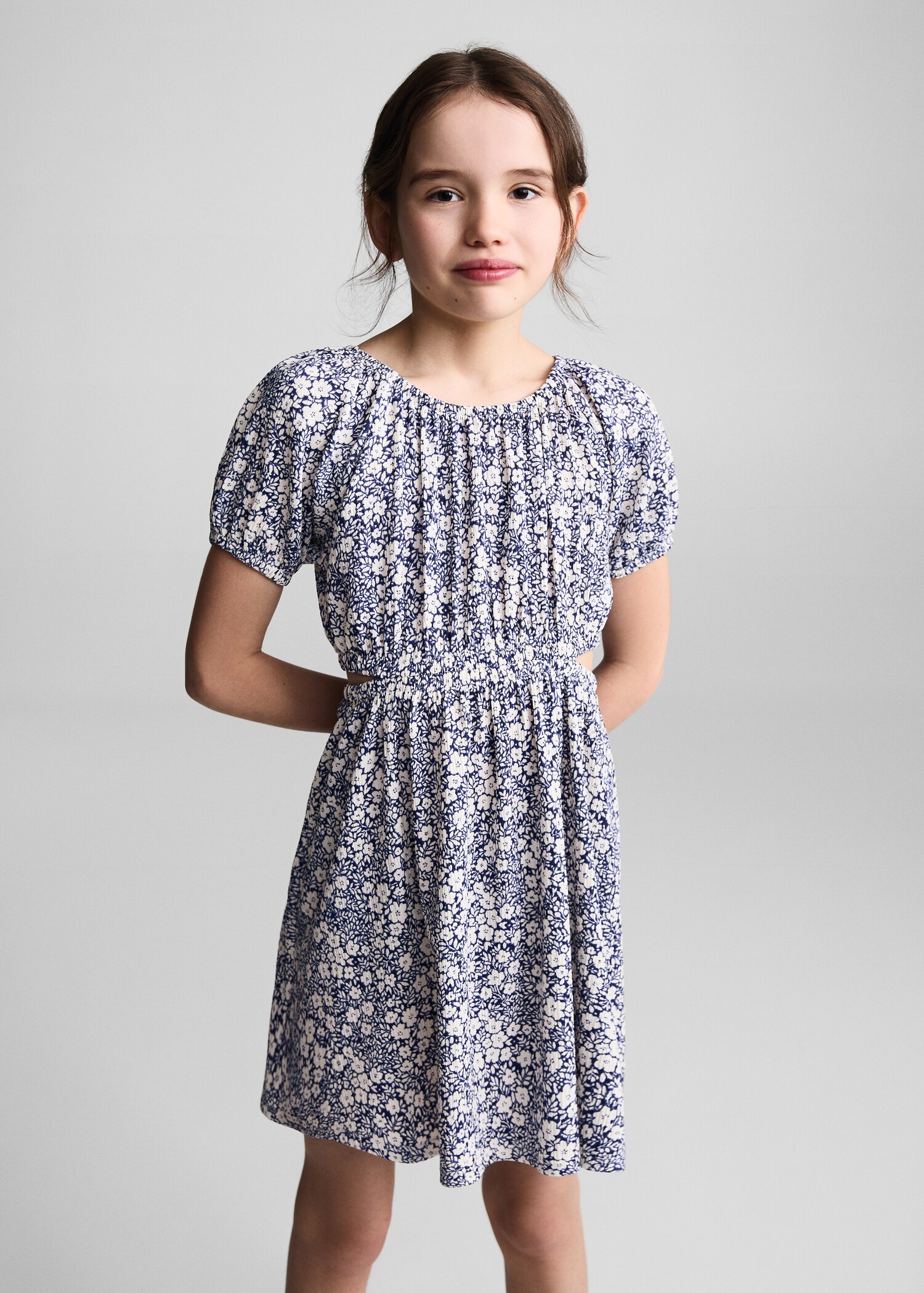Floral dress with cut-out - Medium plane