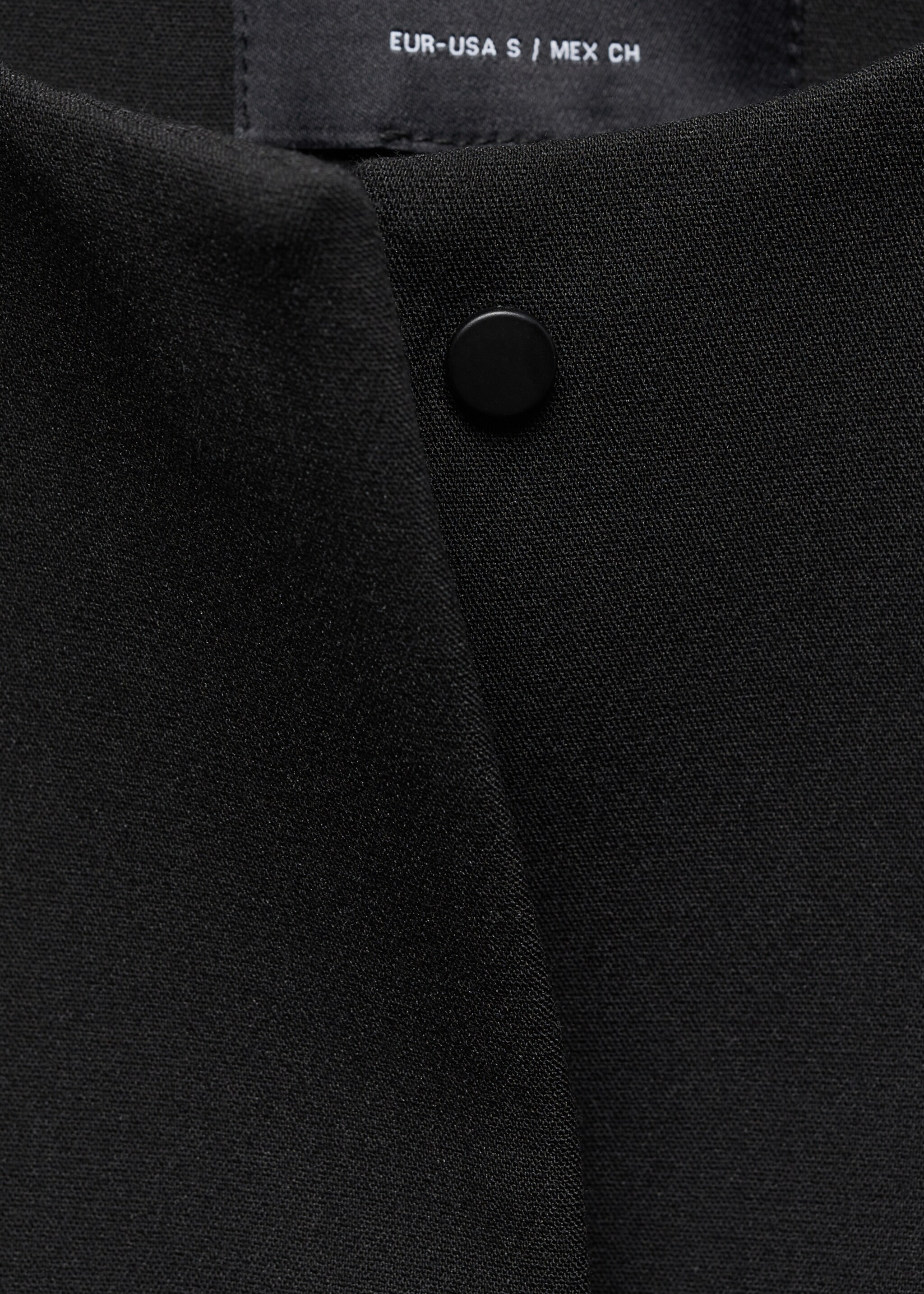 Jacke mit Reverskragendetail - Detail des Artikels 8