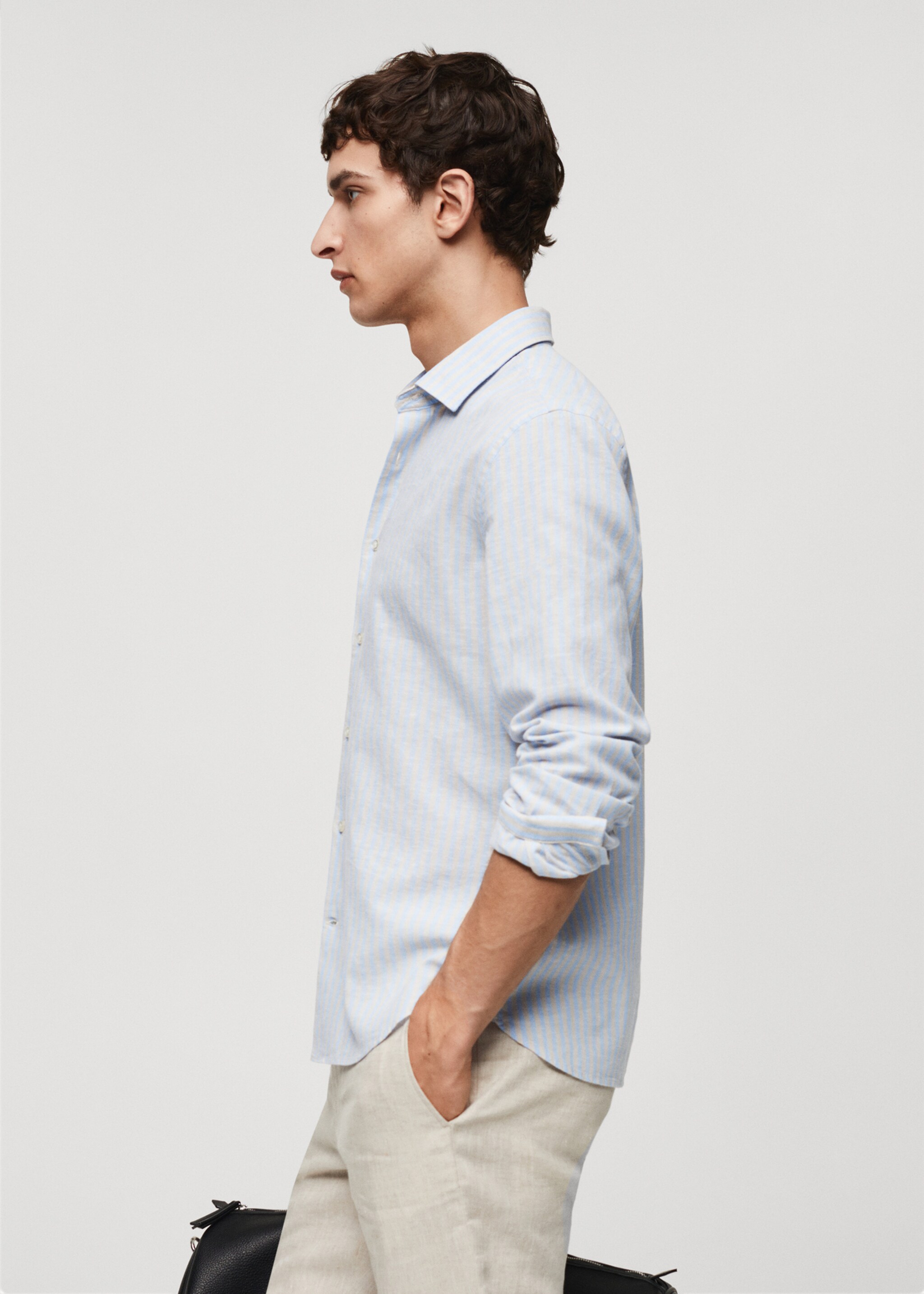 Camisa regular fit lino rayas - Detalle del artículo 2, Beige. Ref: 67076726-00.