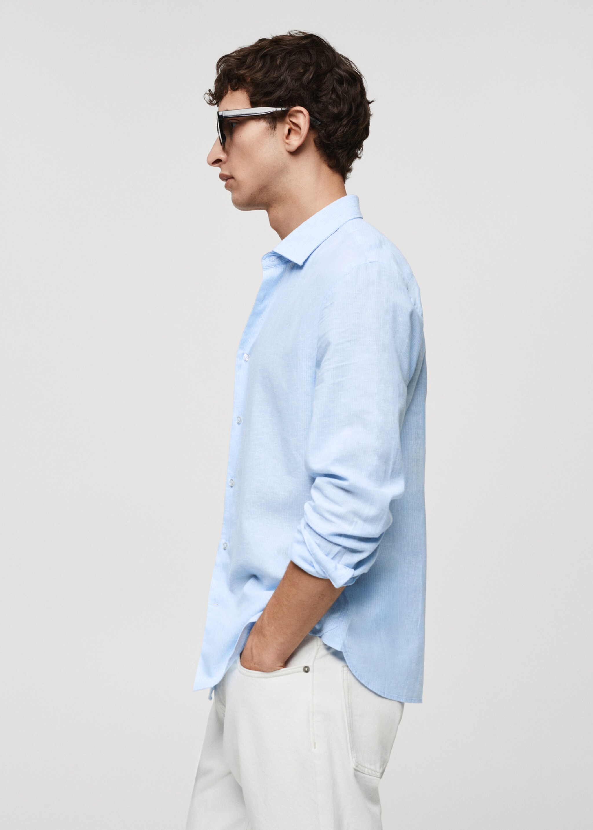 Gestreiftes Regular Fit-Leinenhemd - Detail des Artikels 2, Himmelblau. Ref: 67076726-00.