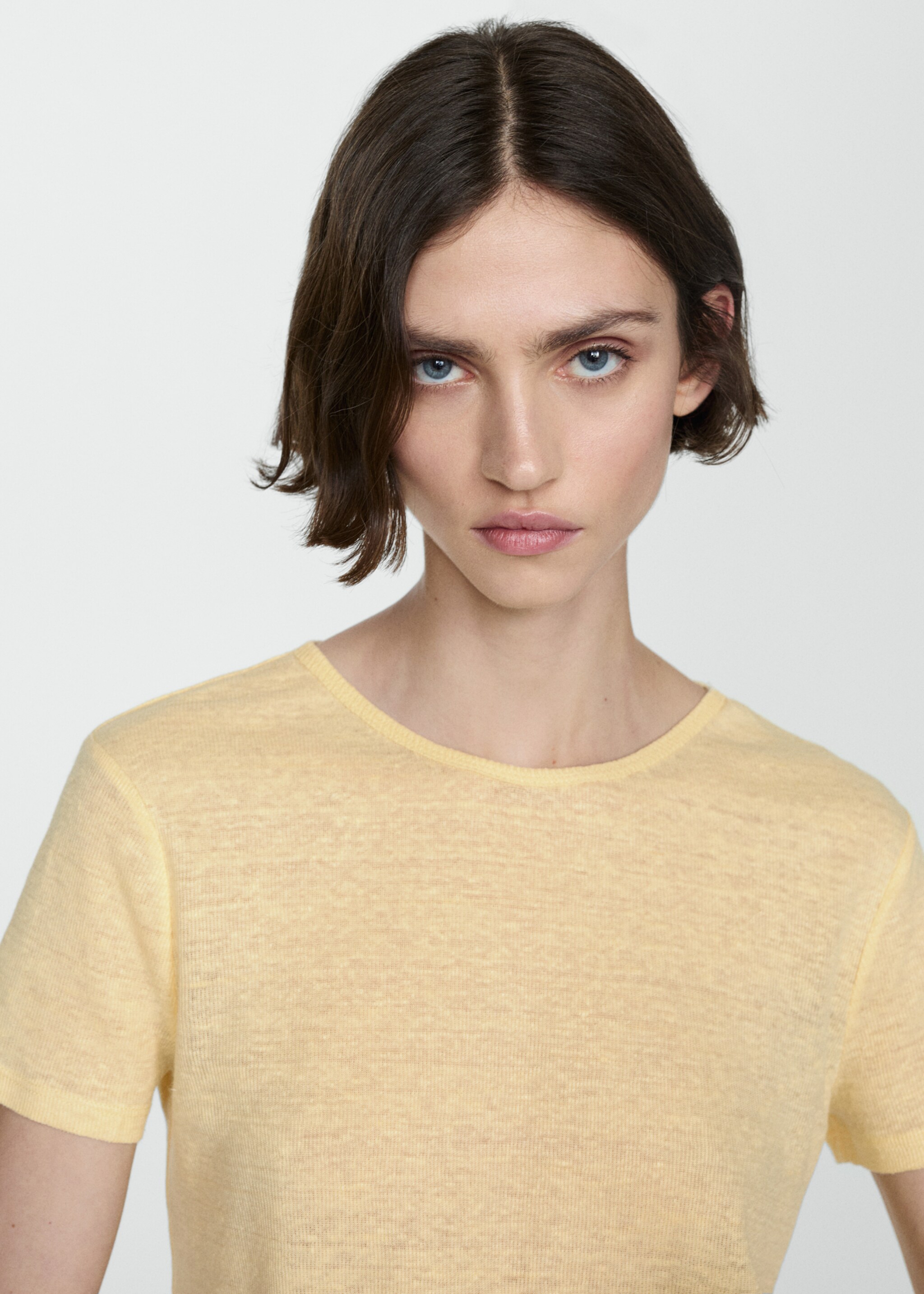 Short-sleeved linen t-shirt - Details of the article 1