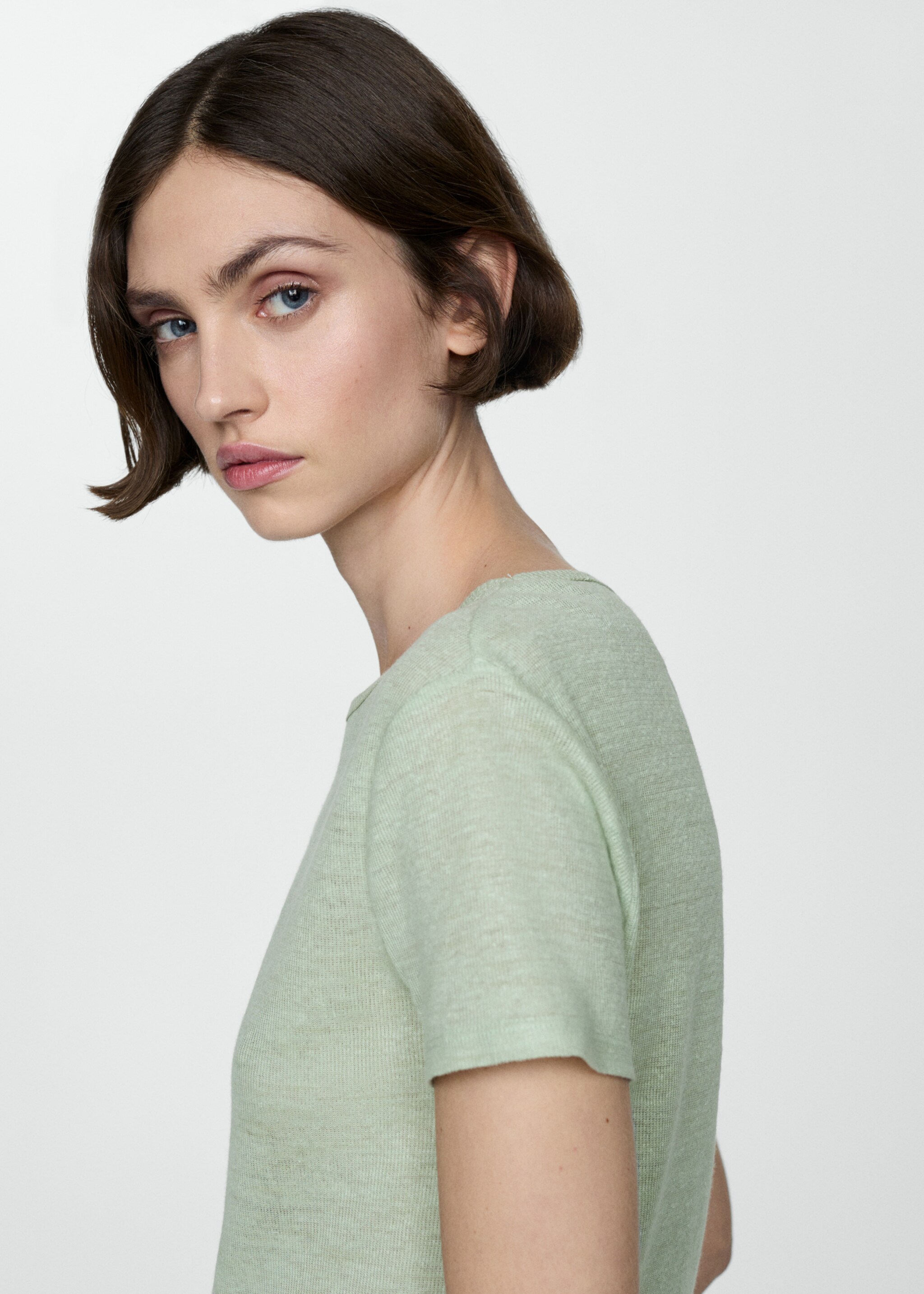 Short-sleeved linen t-shirt - Details of the article 1