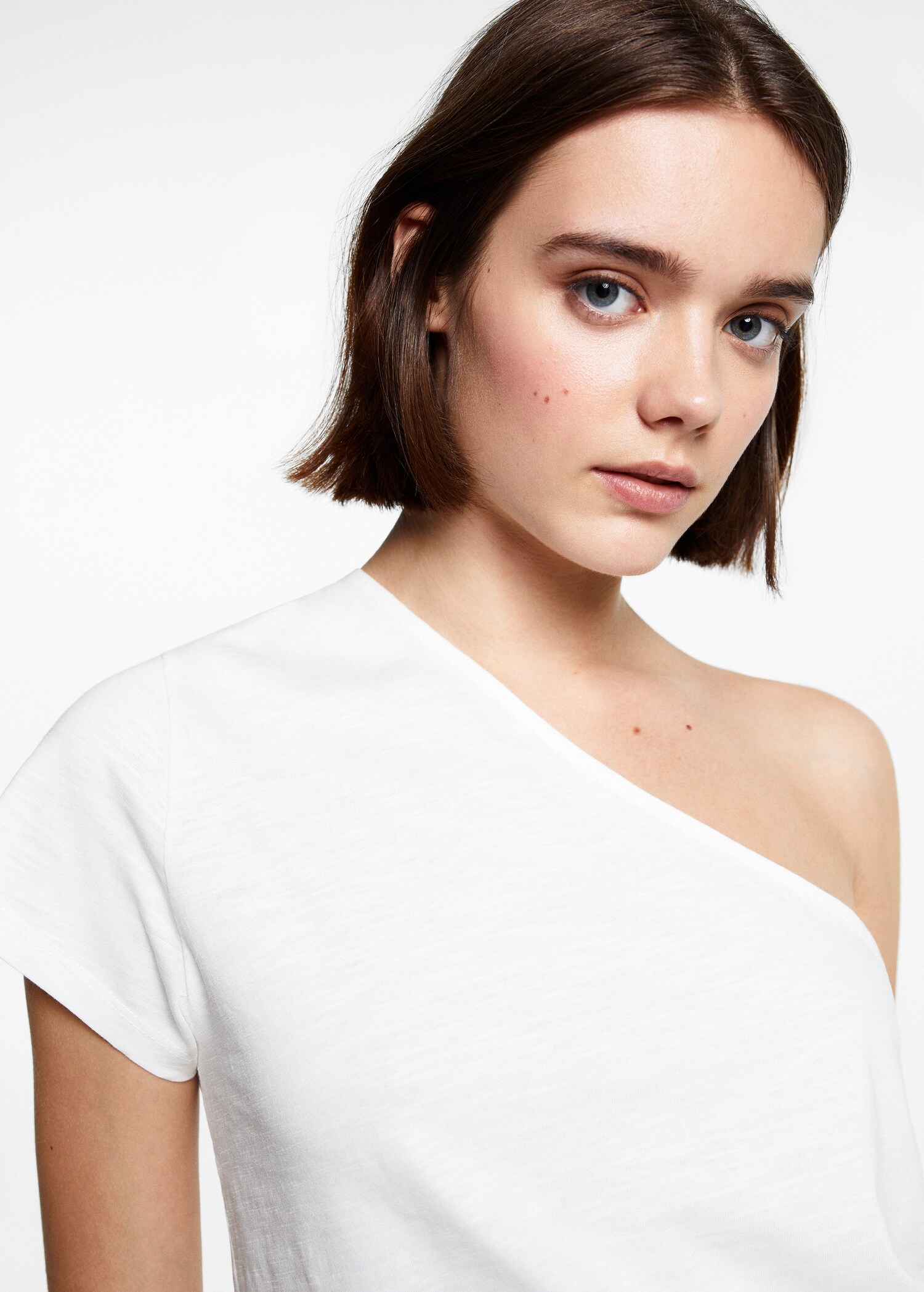 Asymmetrical t-shirt with bow - Details of the article 1