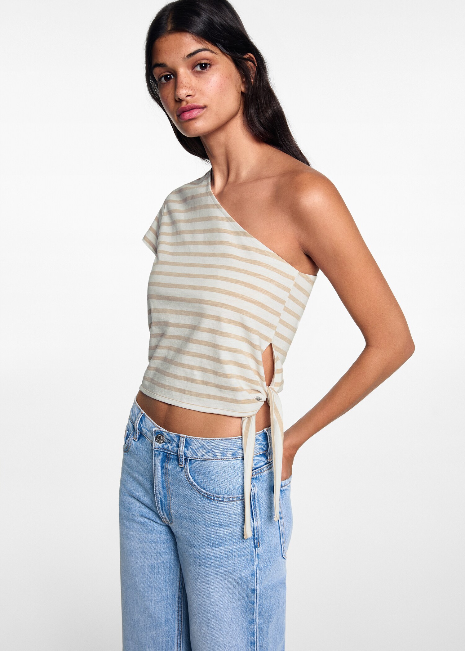 Asymmetrical t-shirt with bow - Medium plane