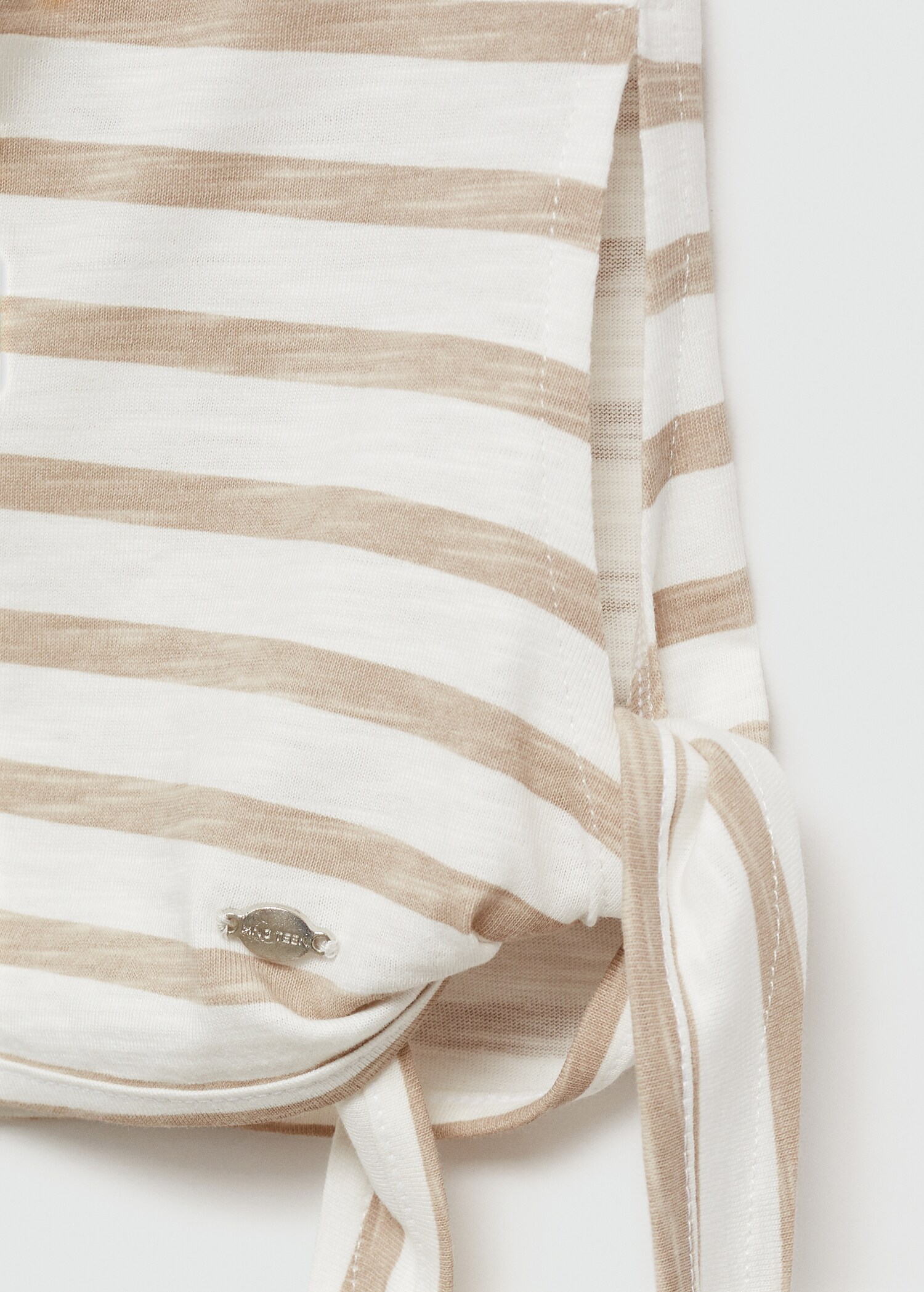 Asymmetrical t-shirt with bow - Details of the article 8