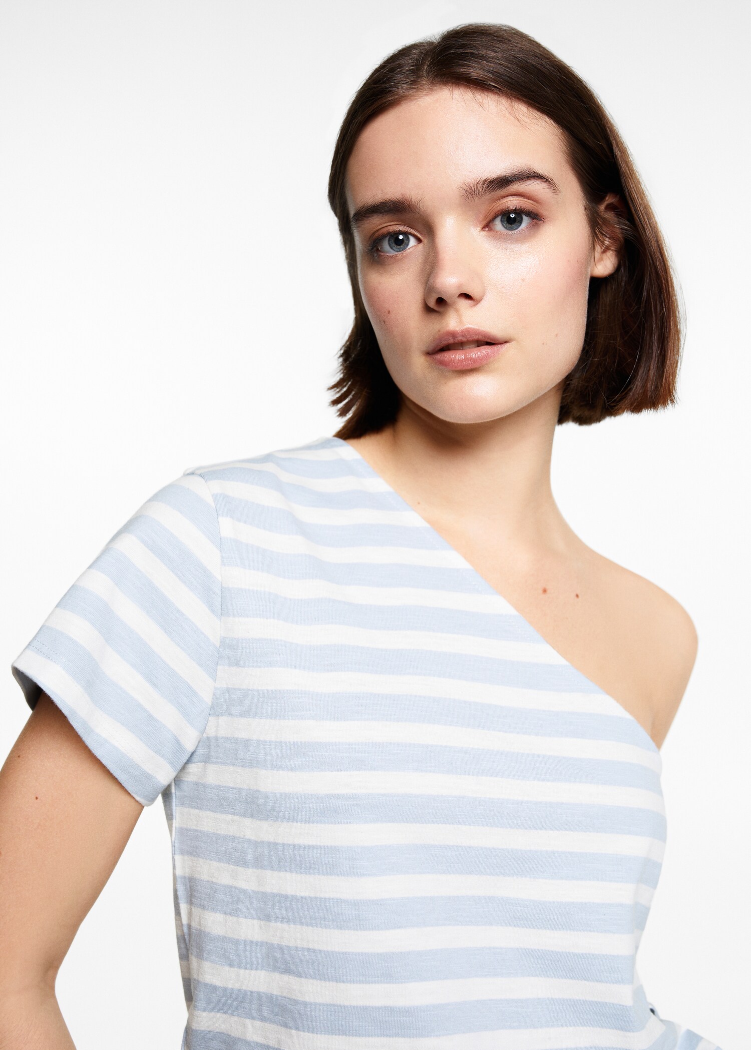 Asymmetrical t-shirt with bow - Details of the article 1