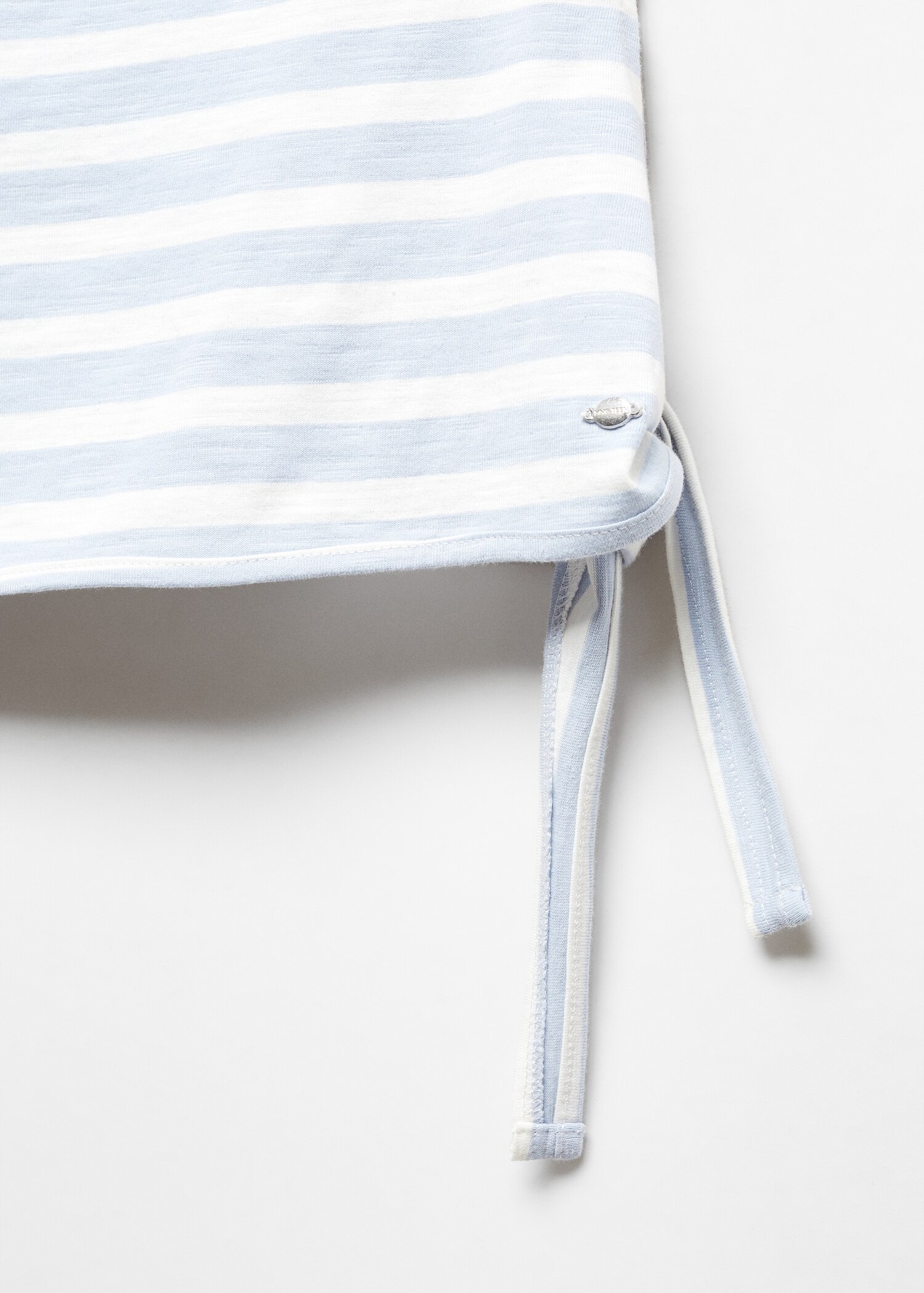 Asymmetrical t-shirt with bow - Details of the article 8