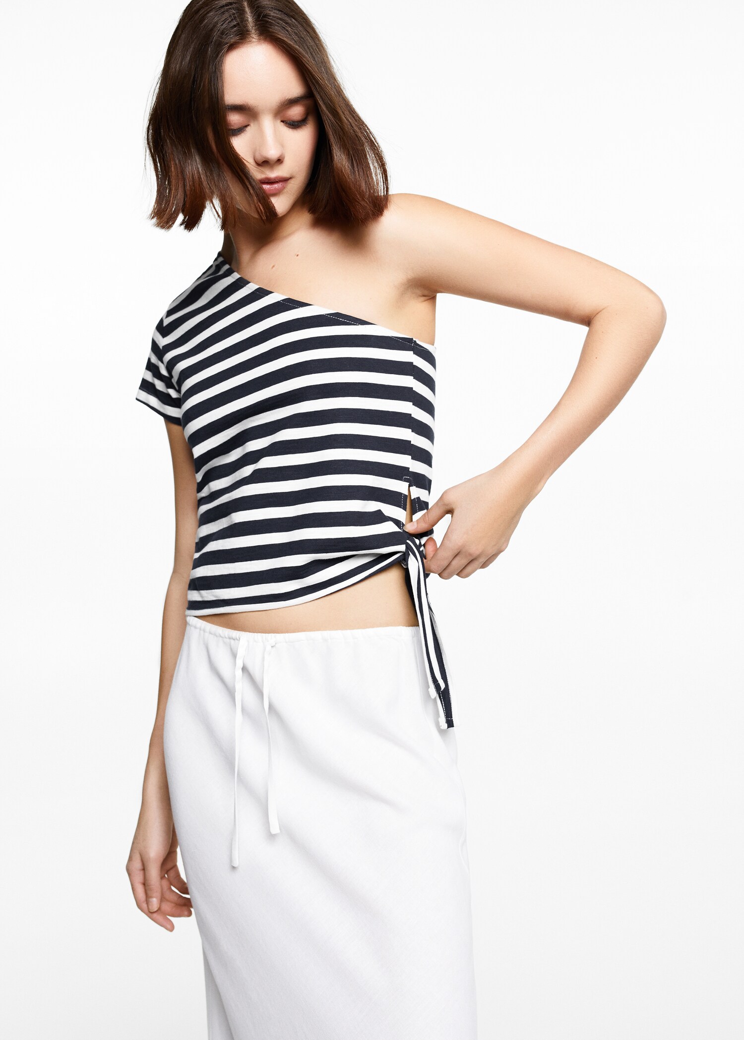 Asymmetrical t-shirt with bow - Medium plane