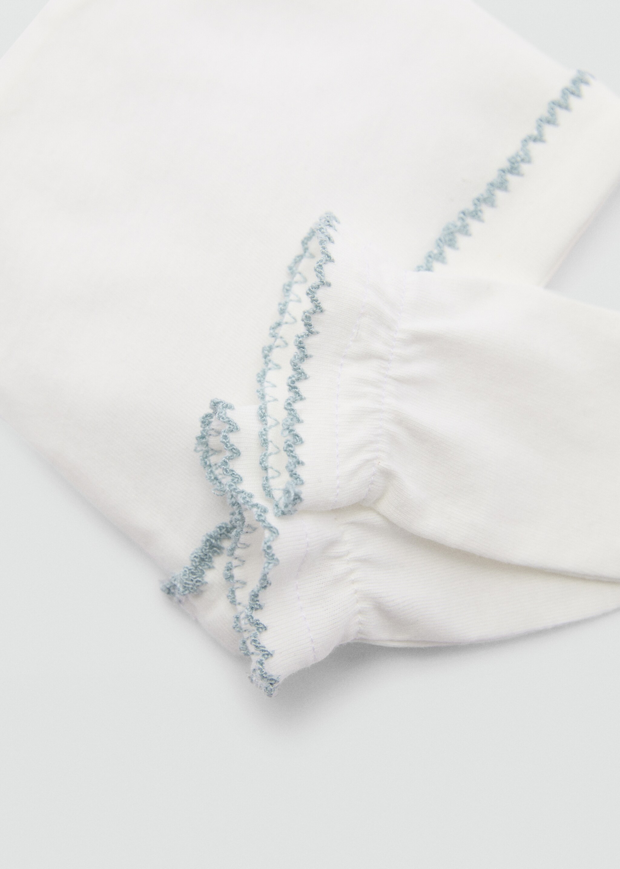 Embroidered cotton hat - Medium plane, White. Ref: 67076748-00.