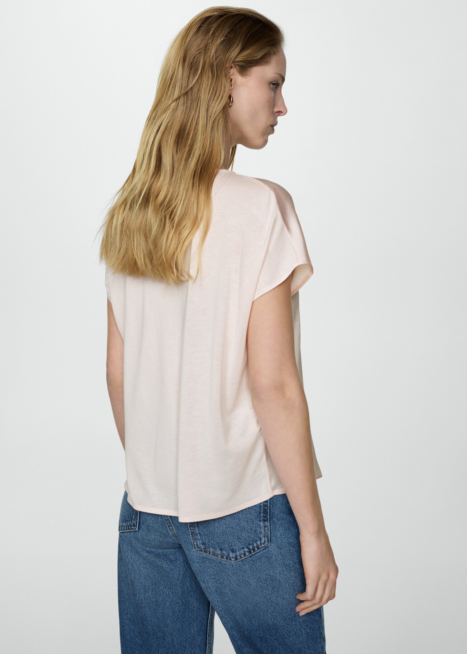 Satijnen T-shirt met V-hals - Achterkant van het artikel