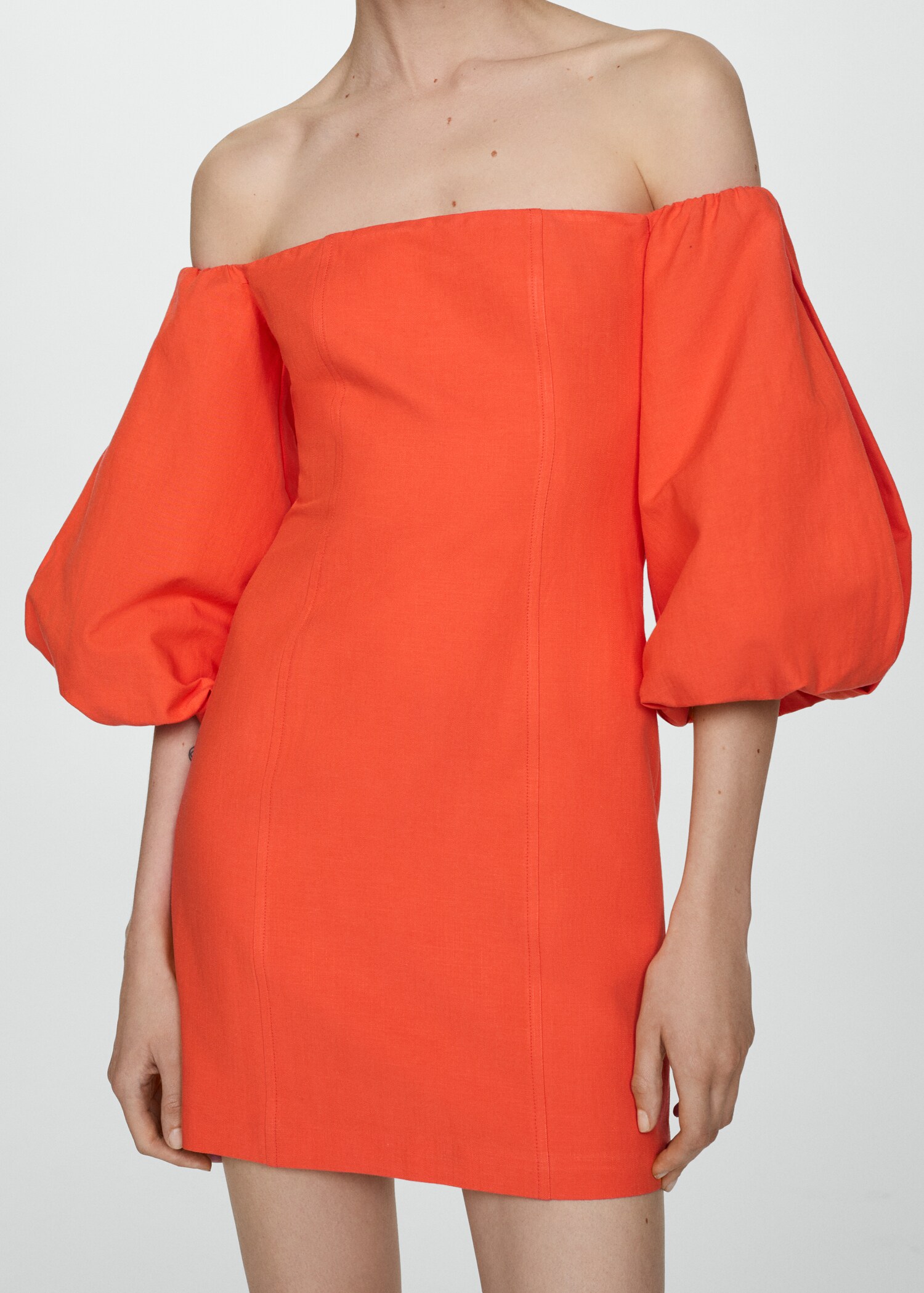 Robe manches bouffantes - Plan moyen