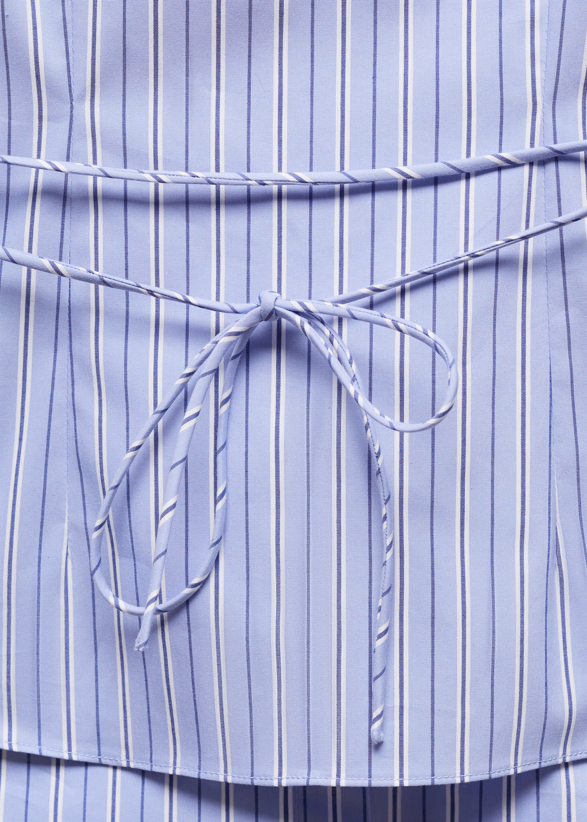 Randig blus med rosett - Detaljer om artikeln 8