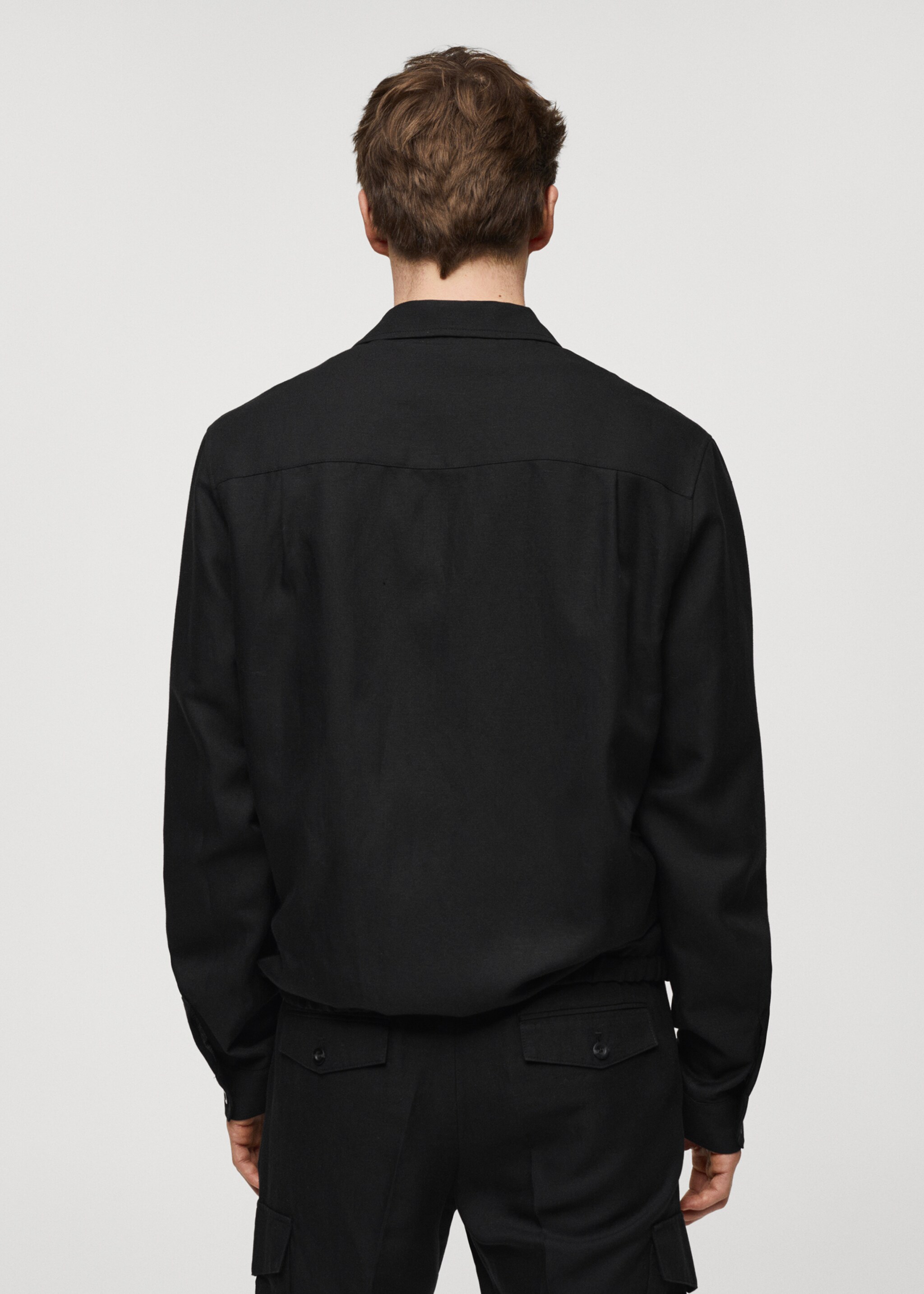 Sobrecamisa slim fit com mistura de linho - Verso do artigo