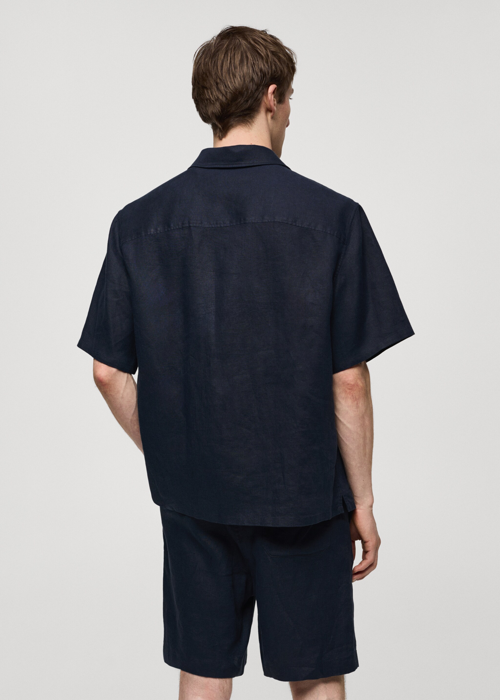 Regular-fit 100% linen shirt with pocket - Reverse of the article, Dark Navy. Ref: 67077688-00.