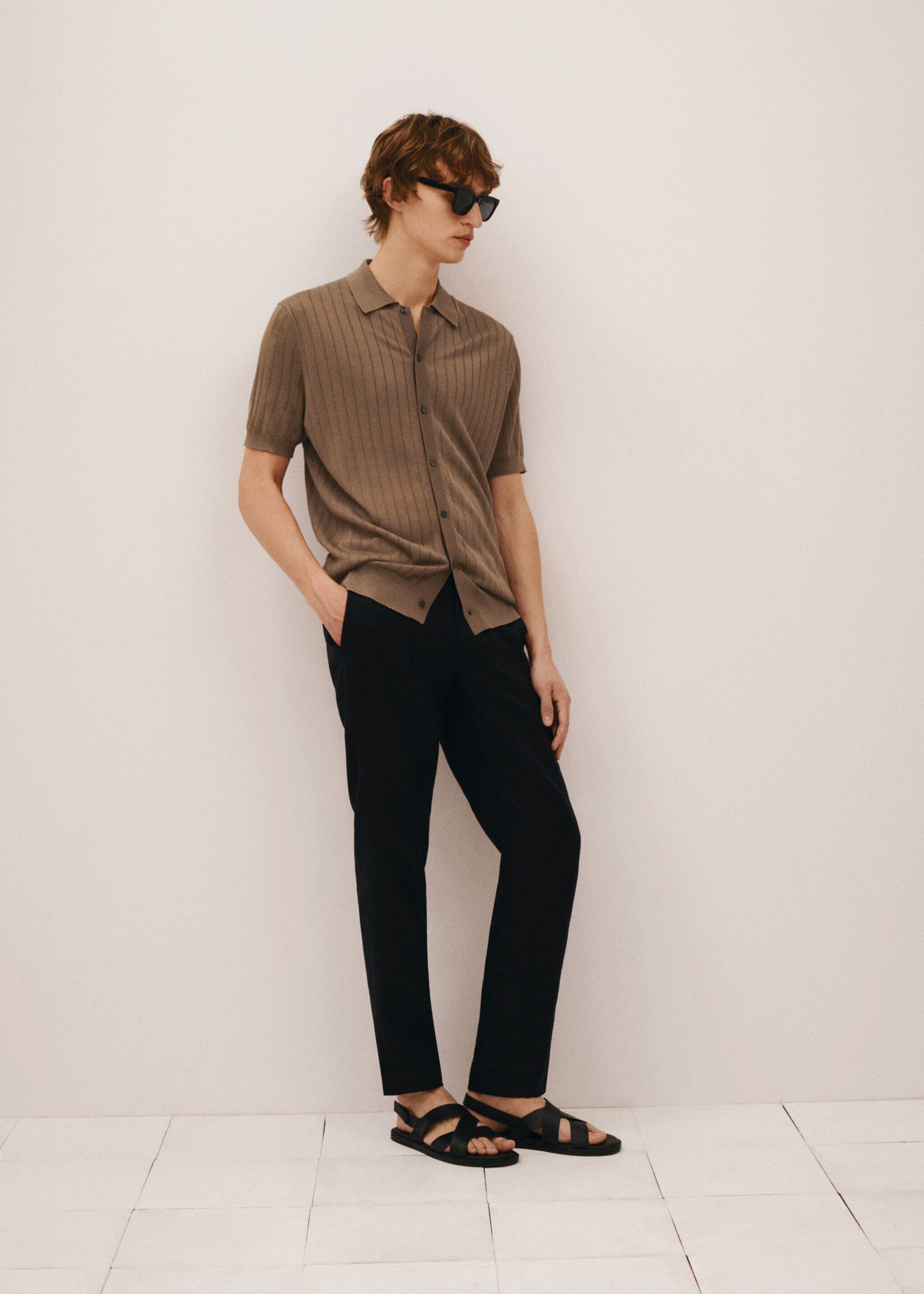 Knitted polo shirt with buttons - Details of the article 3