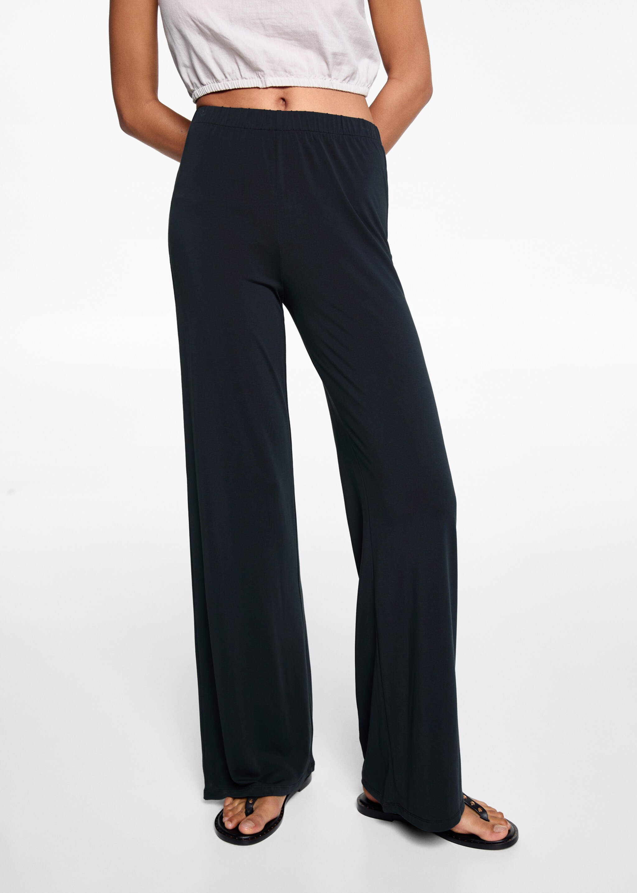 Straight-fit trousers with elastic waist - Details of the article 6, Charcoal. Ref: 67077715-00.
