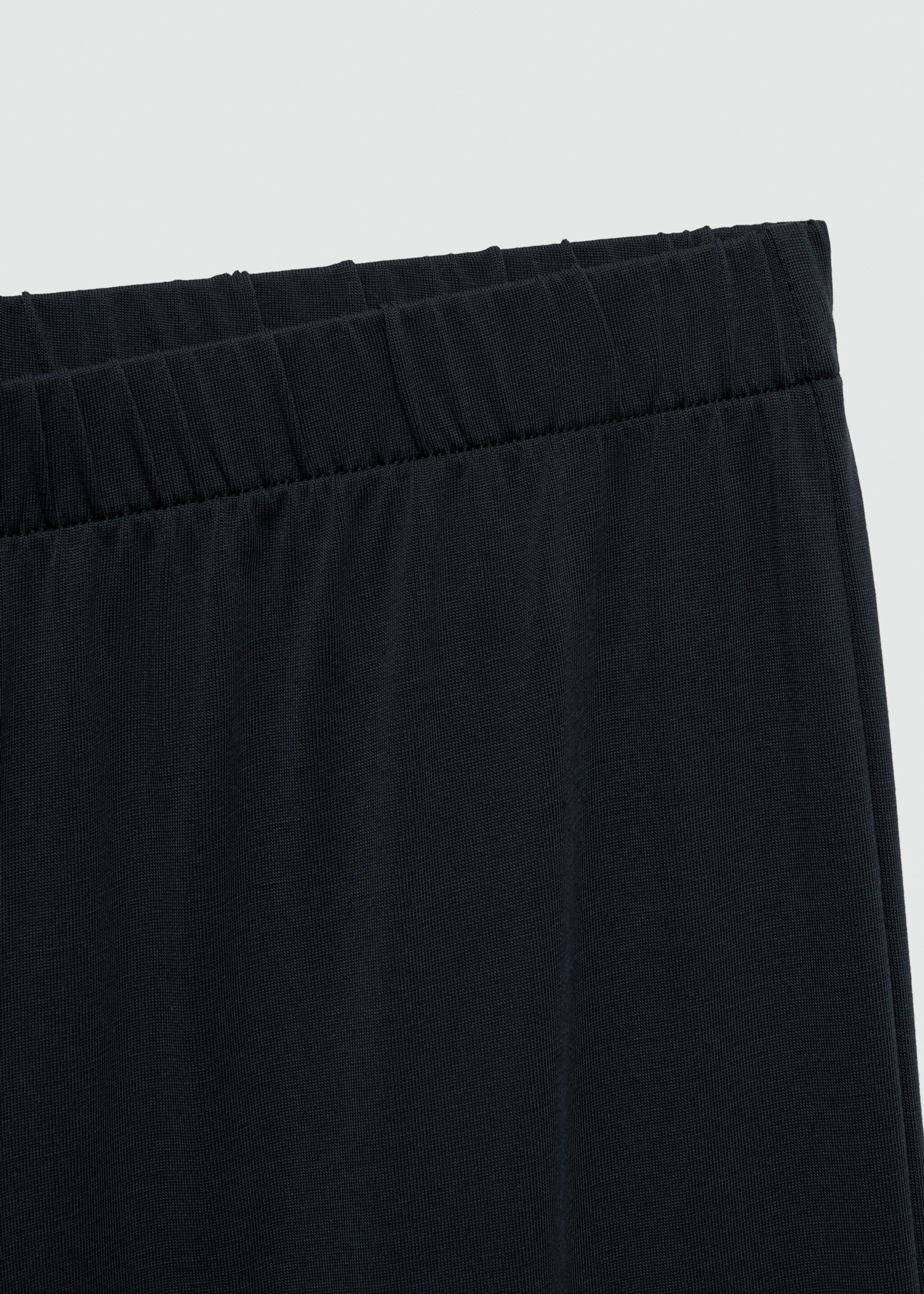Straight-fit trousers with elastic waist - Details of the article 8, Charcoal. Ref: 67077715-00.