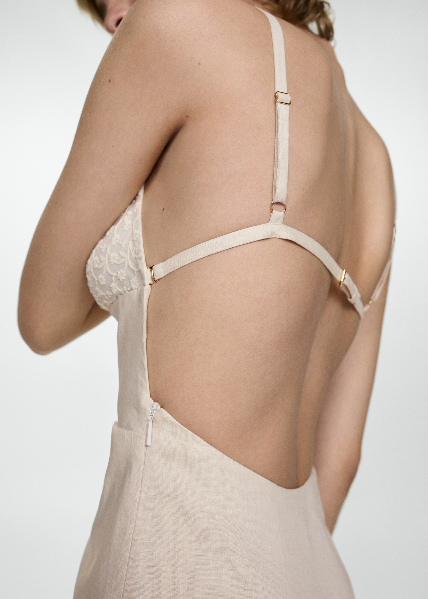 Leinenkleid mit Stickdetail - Detail des Artikels 1