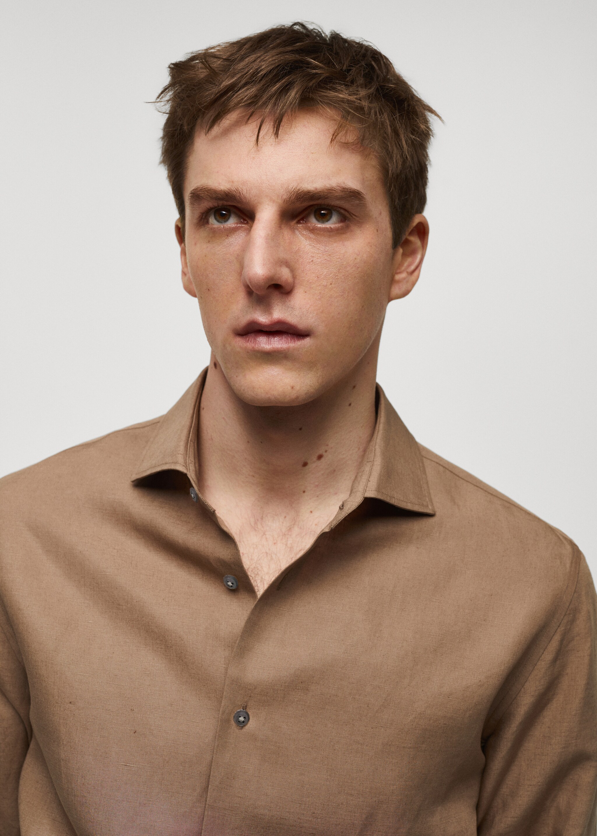 Slim-fit Tencel linen shirt - Details of the article 1, Brown. Ref: 67077907-00.