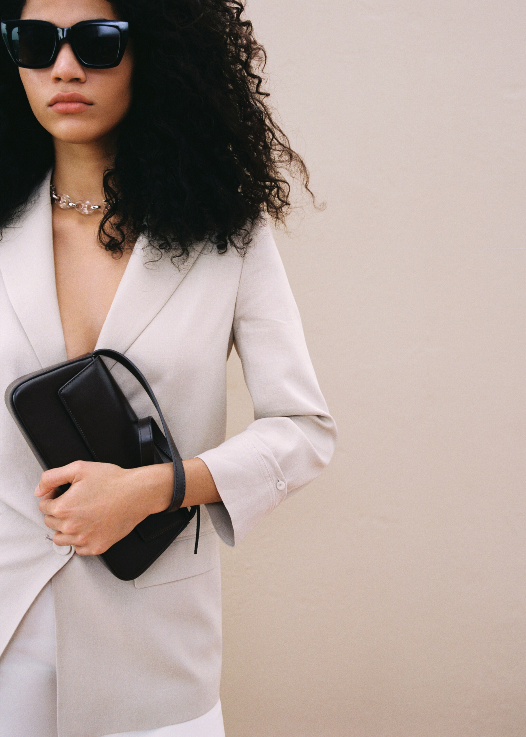 Linen jacket with buttoned cuffs - Details of the article 6