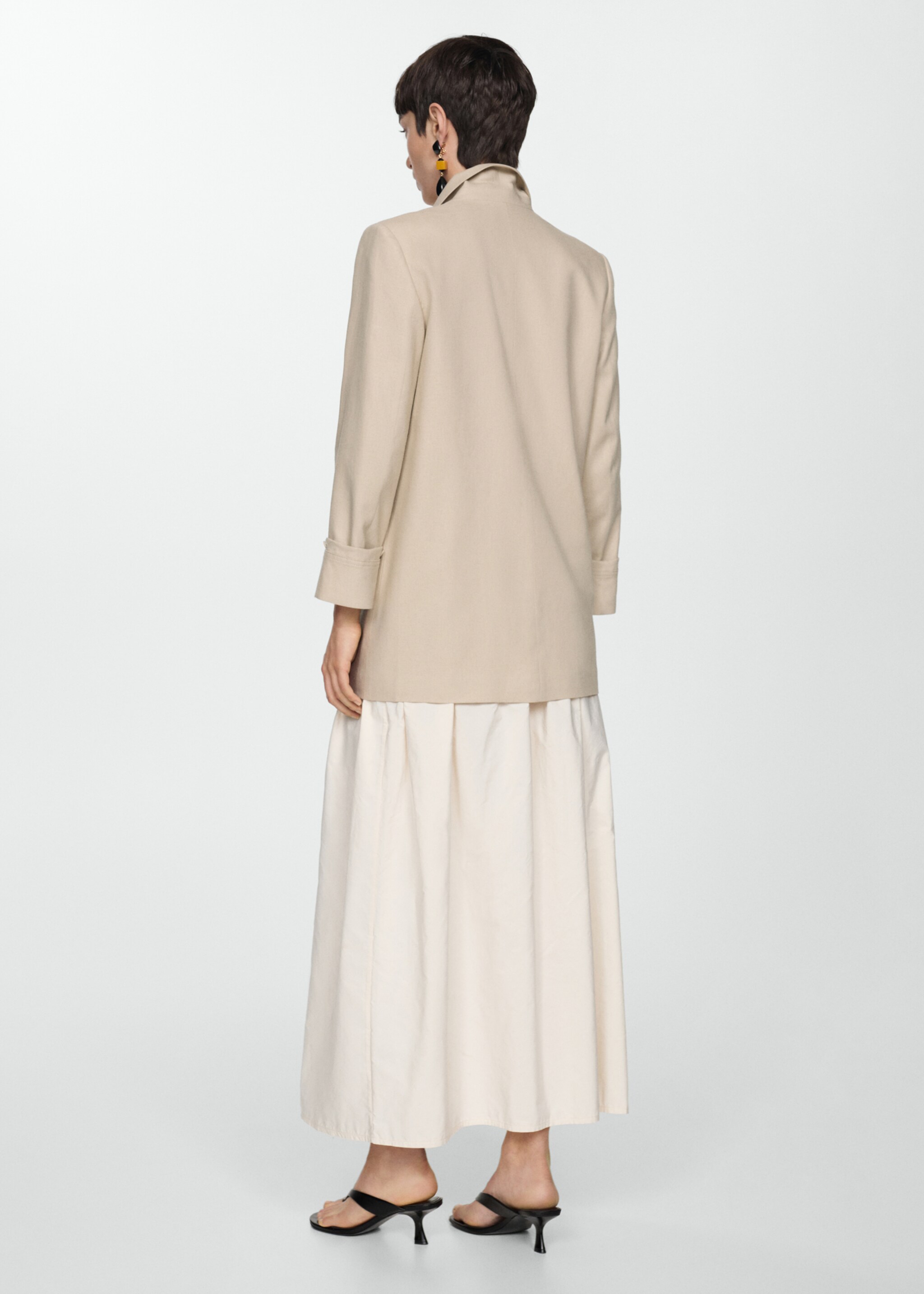 Linen jacket with buttoned cuffs - Reverse of the article