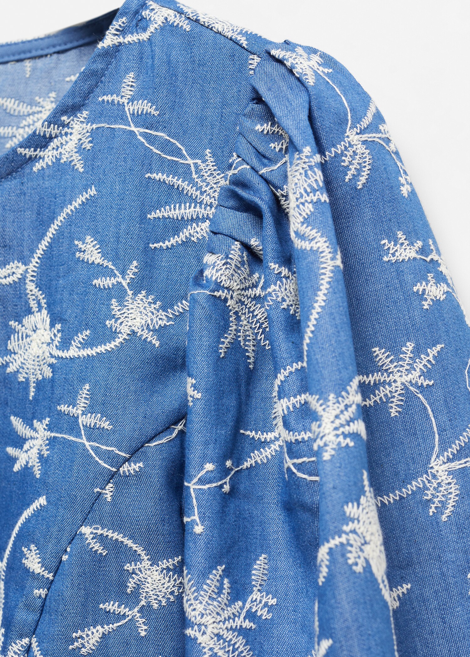Embroidered puff-sleeve blouse - Details of the article 8