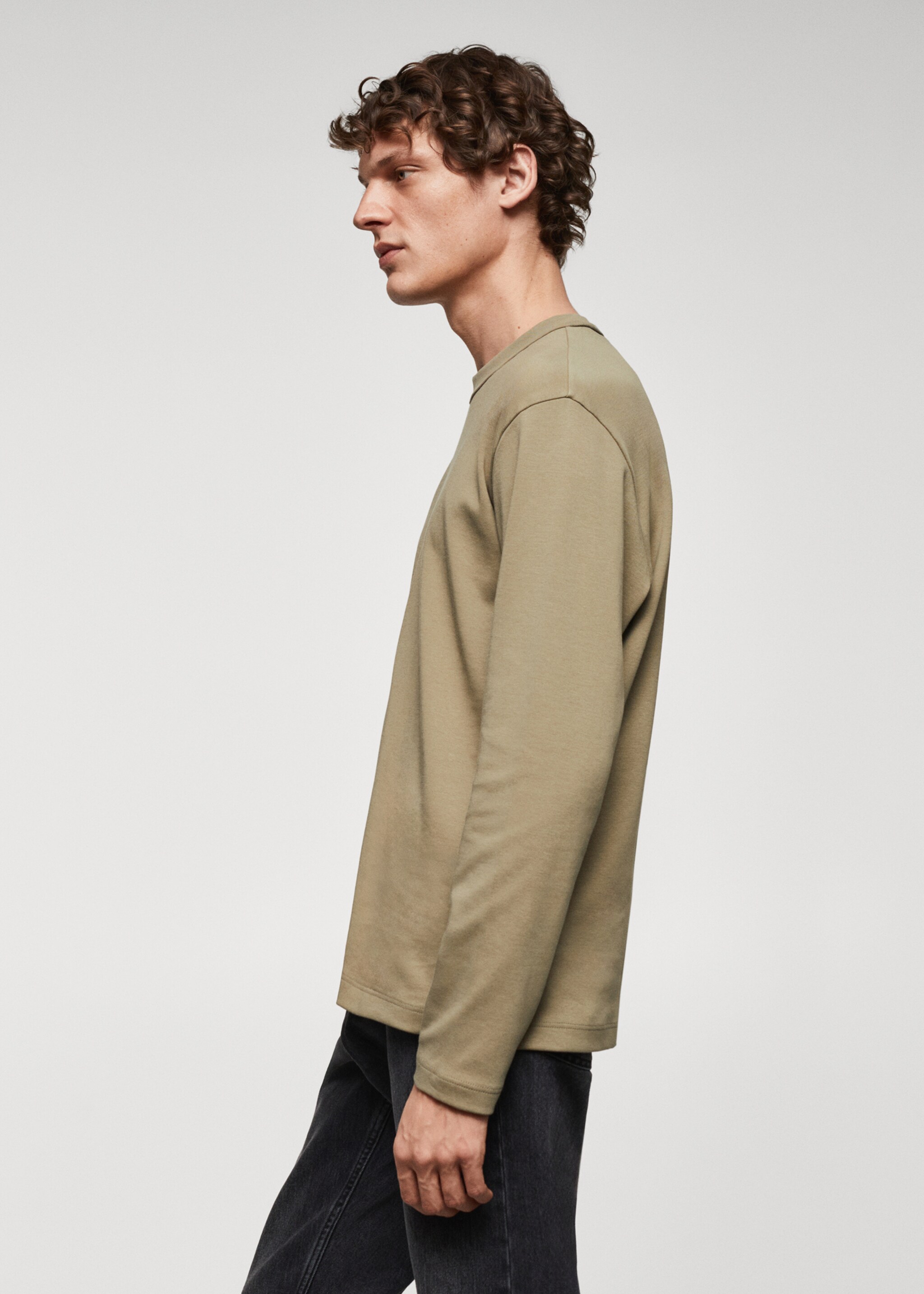 100% cotton long-sleeved t-shirt - Details of the article 2, Olive Green. Ref: 67080438-00.