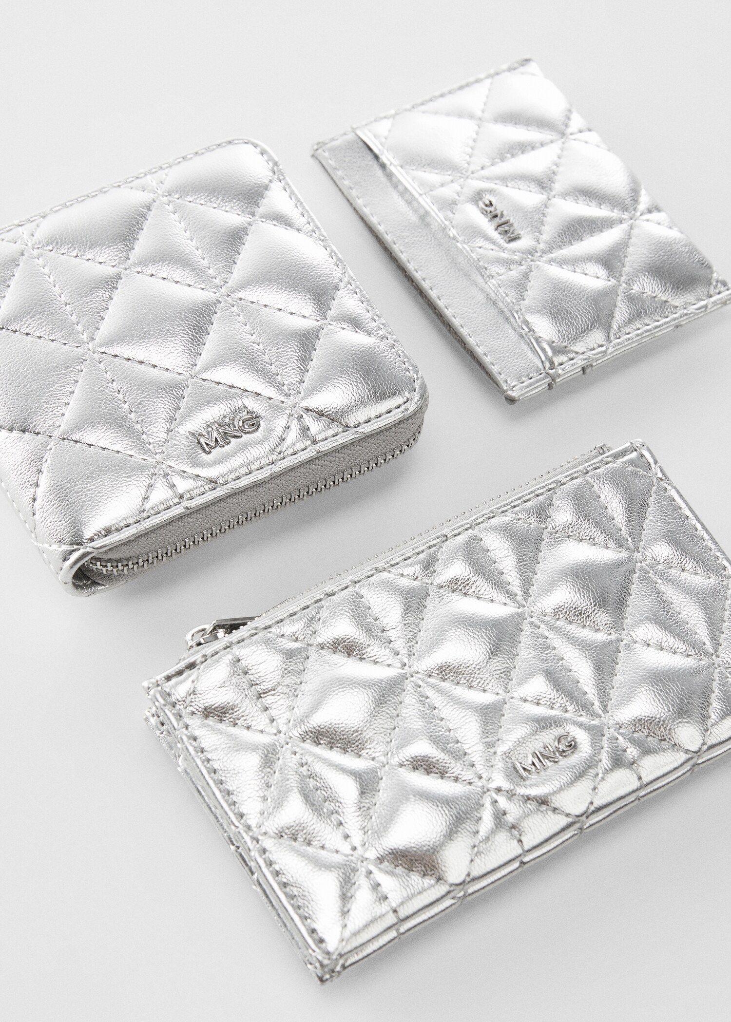 Quilted cardholder with logo - Details of the article 5