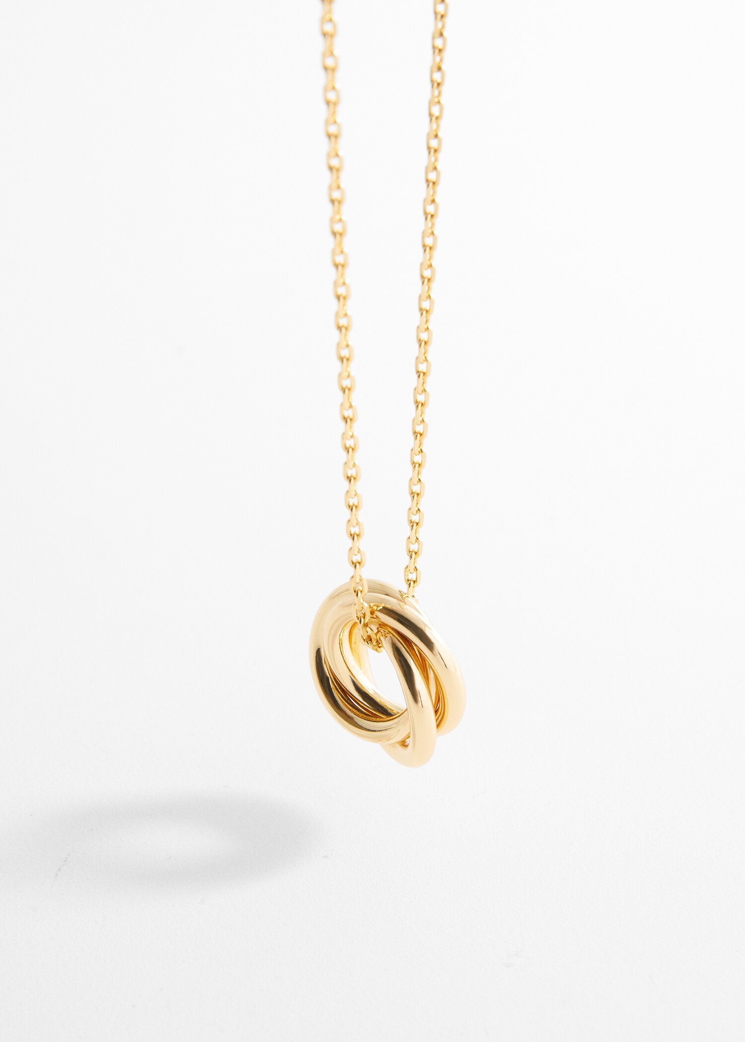 Collier anneaux entrelacés - Plan moyen