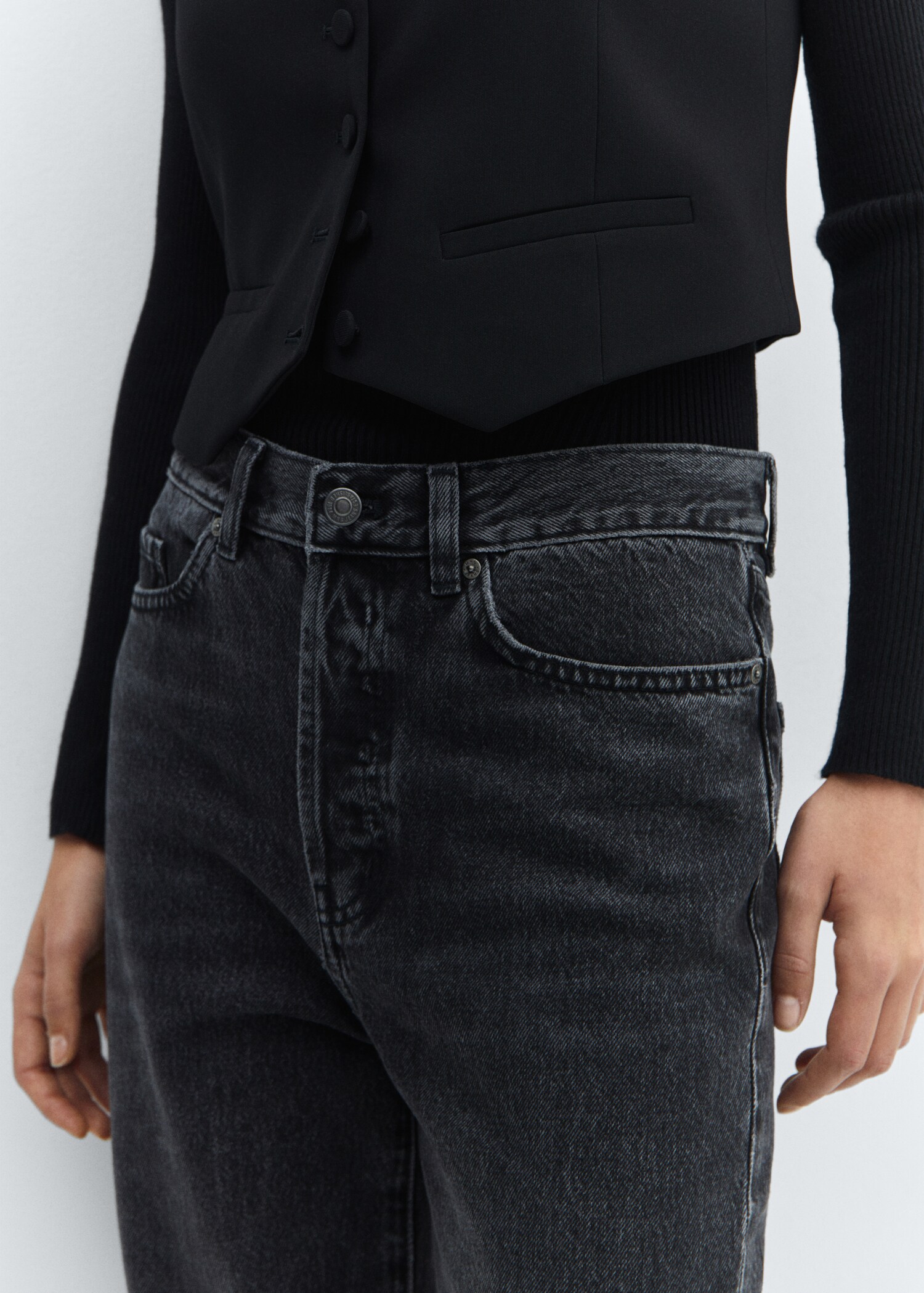 Gerade Jeans mit Vorwärtsnähten - Detail des Artikels 2