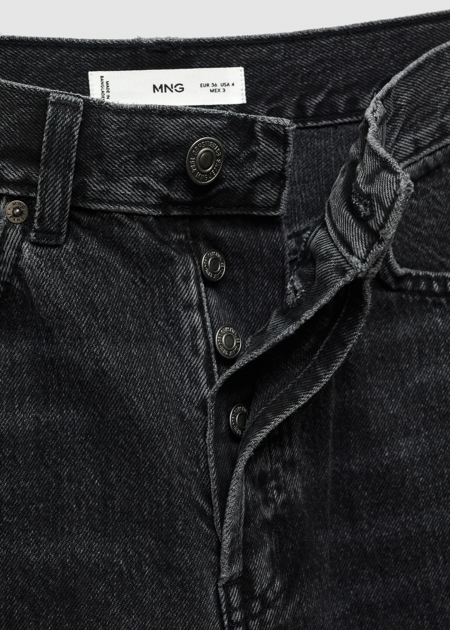 Gerade Jeans mit Vorwärtsnähten - Detail des Artikels 8