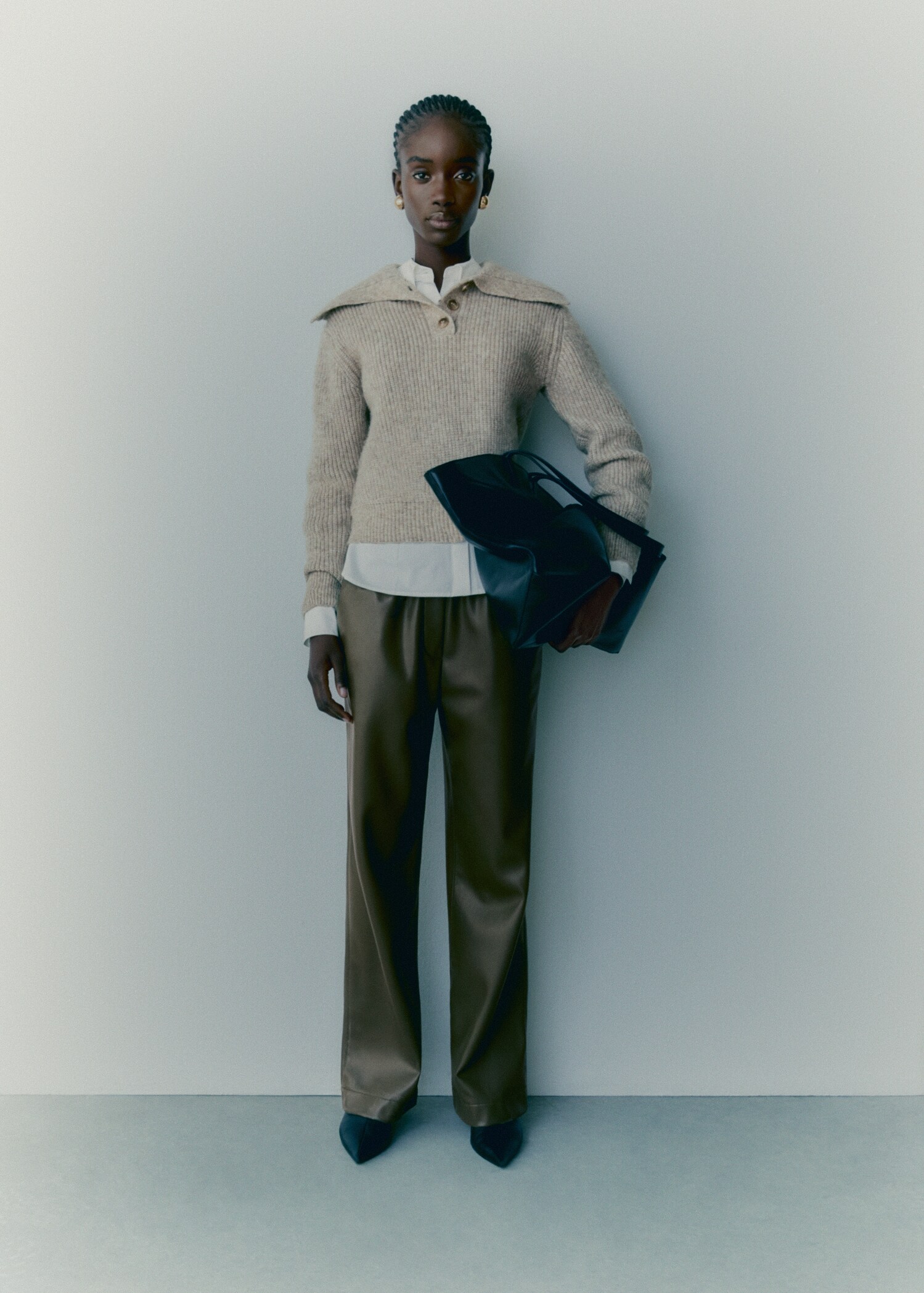 Leather-effect elastic waist trousers - Details of the article 6