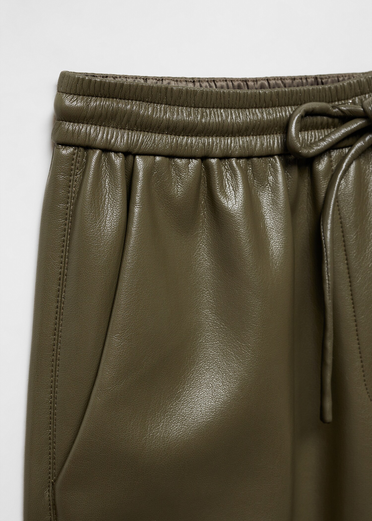 Leather-effect elastic waist trousers - Details of the article 8