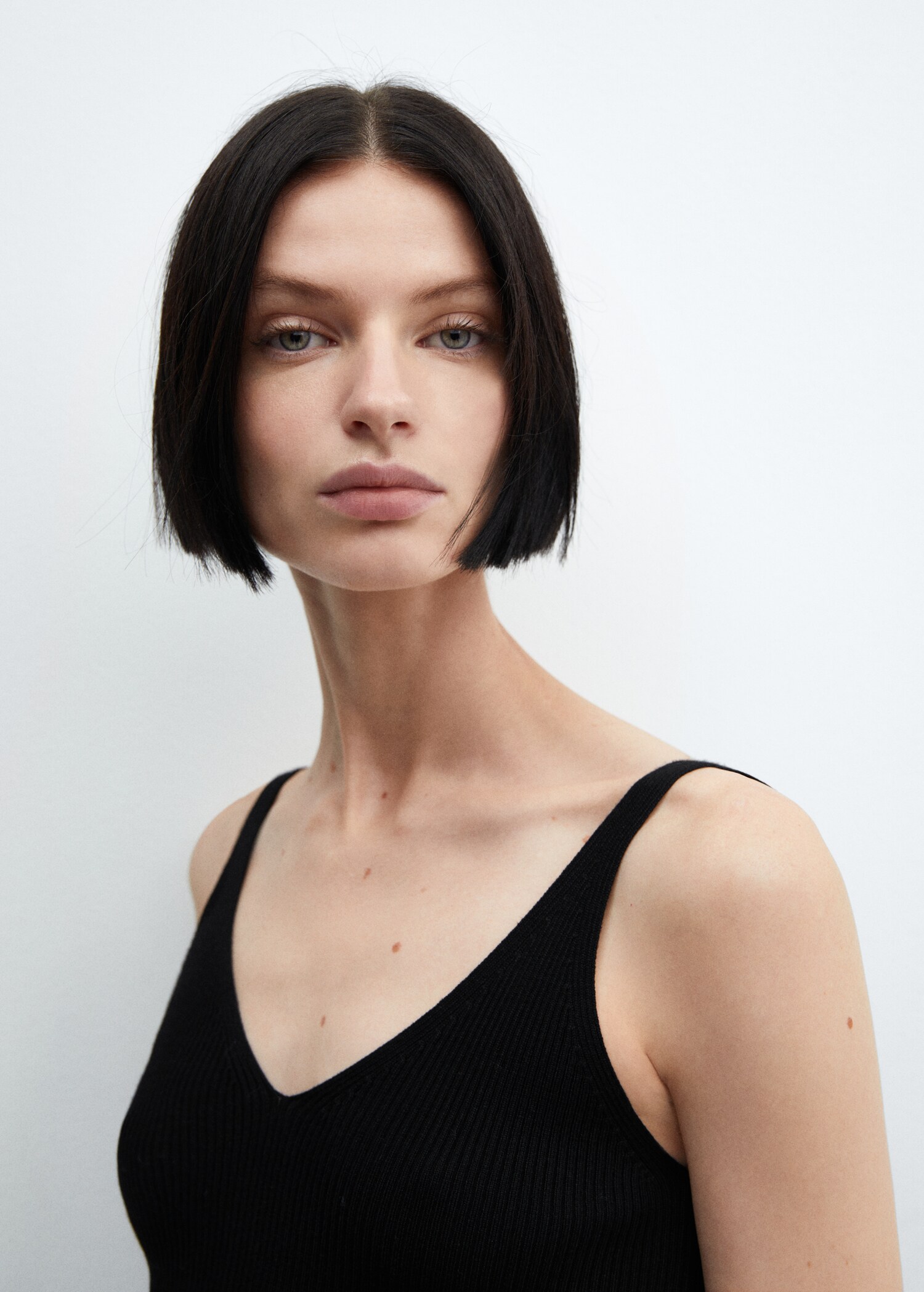 V-neck knitted top - Details of the article 1