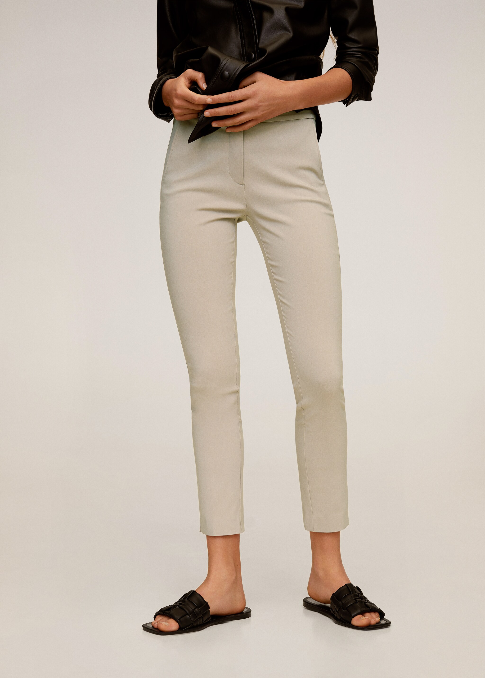 Pantalón skinny crop - Plano medio