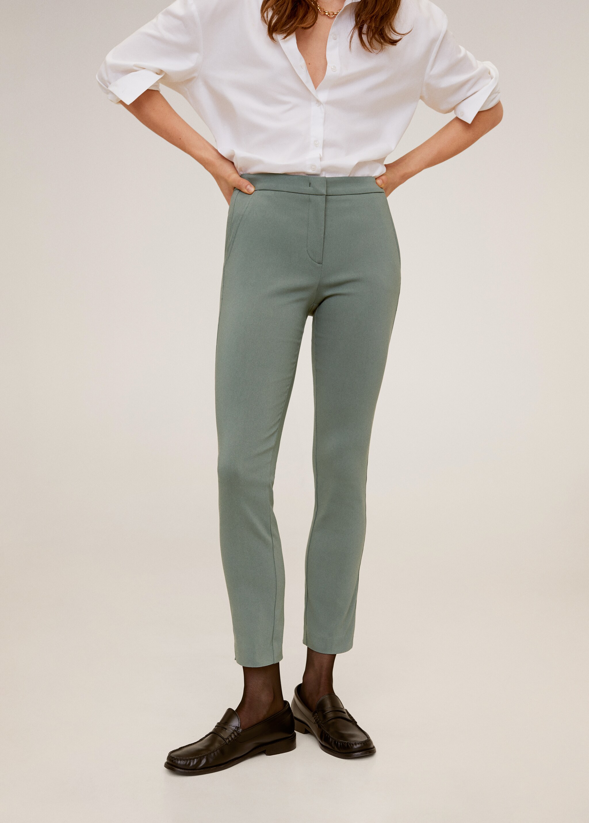 Pantalón skinny crop - Plano medio