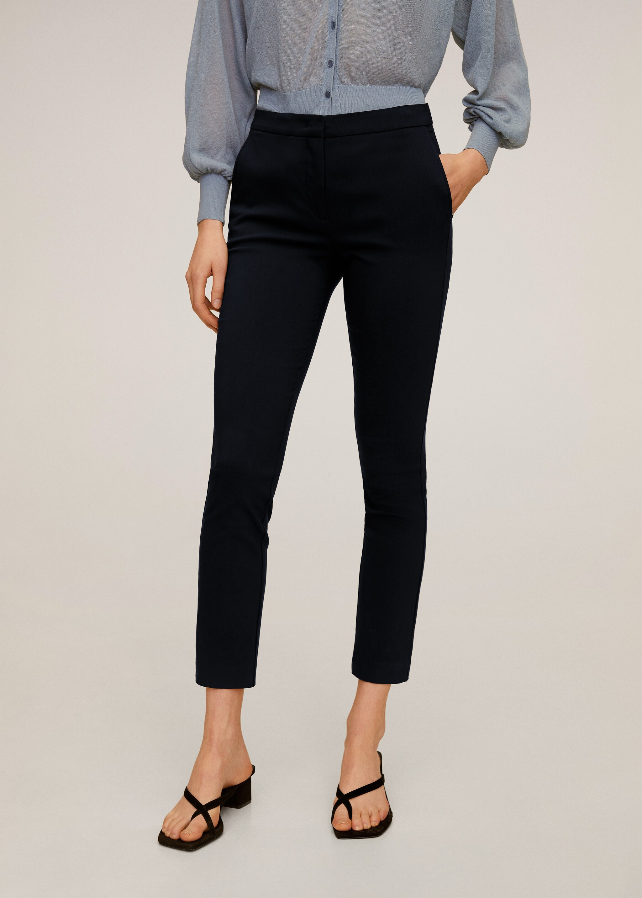Pantalón skinny crop - Plano medio
