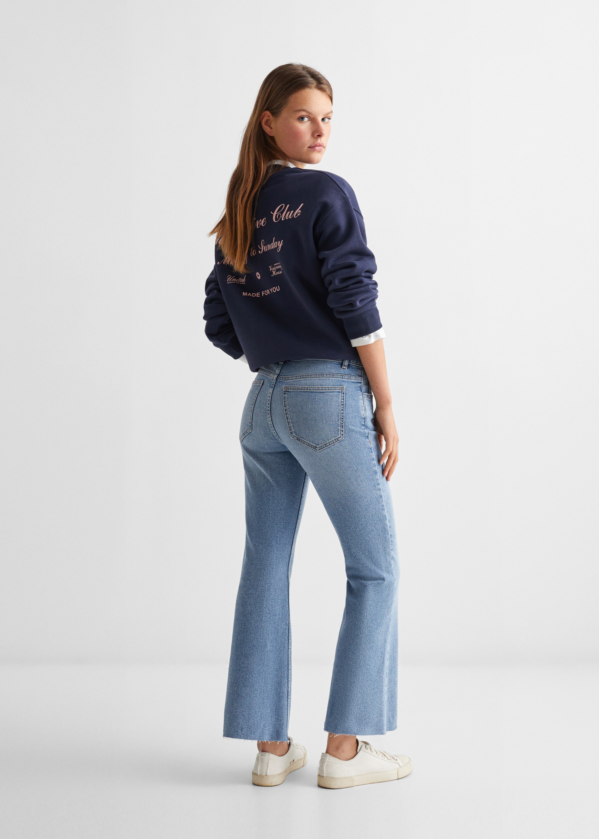 Kurze Flared-Jeans - Rückseite des Artikels, Mittelblau. Ref: 67080634-00.