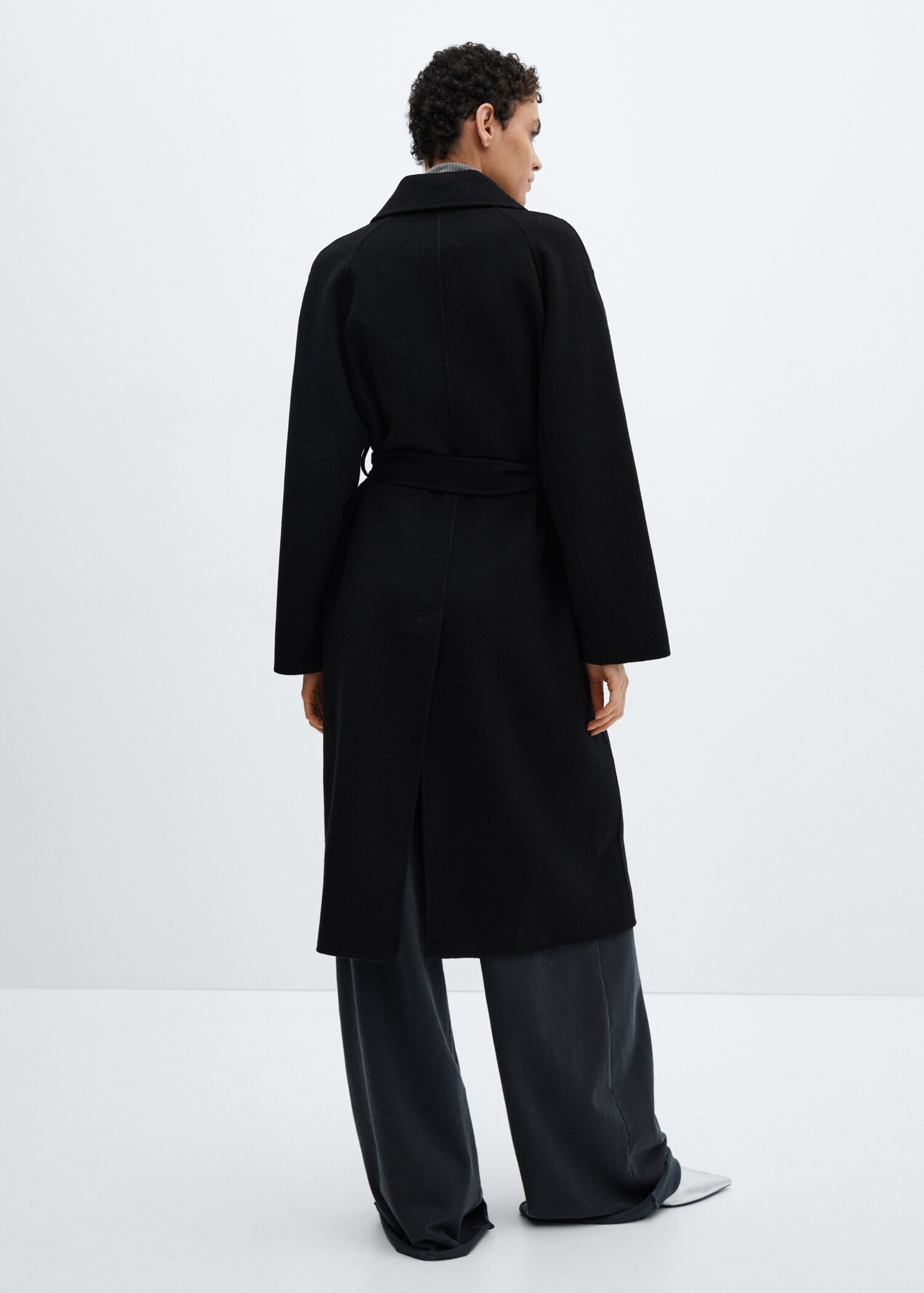 Manteau fait main avec ceinture - Verso de l’article